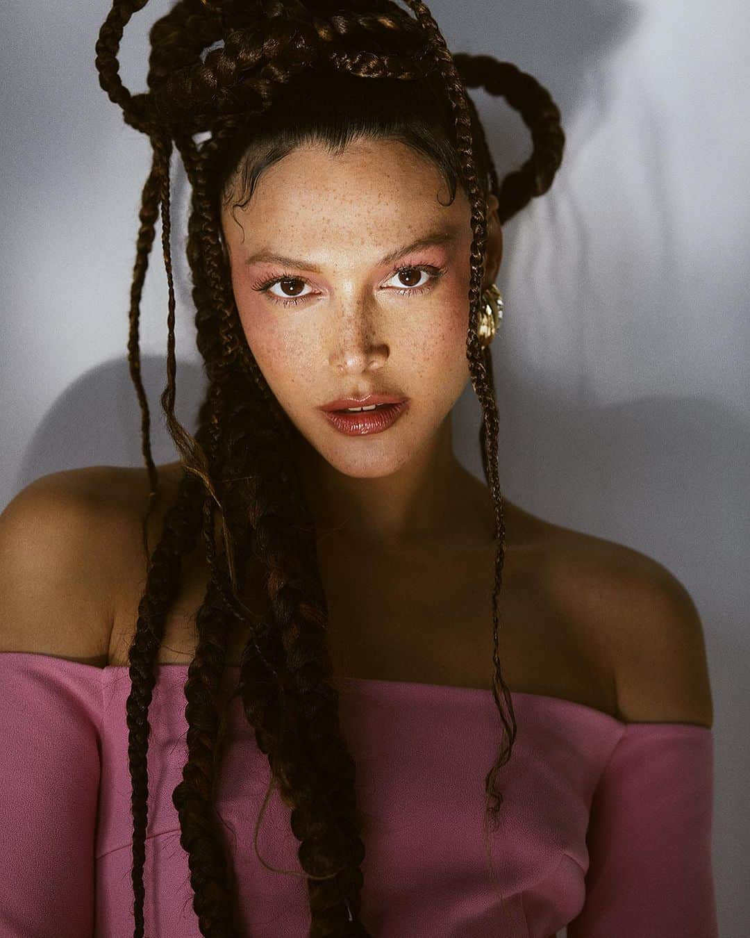 メシア・シムソンさんのインスタグラム写真 - (メシア・シムソンInstagram)「Thursday vibes🌸💖 #onthursdayswewearpink   📸- @davidreissphotography  👗- @harrietnicolsonstylist  👩🏻‍🦱🪮- @nicola_harrowell  💄- @minnie_mua」10月5日 22時12分 - meciasimson