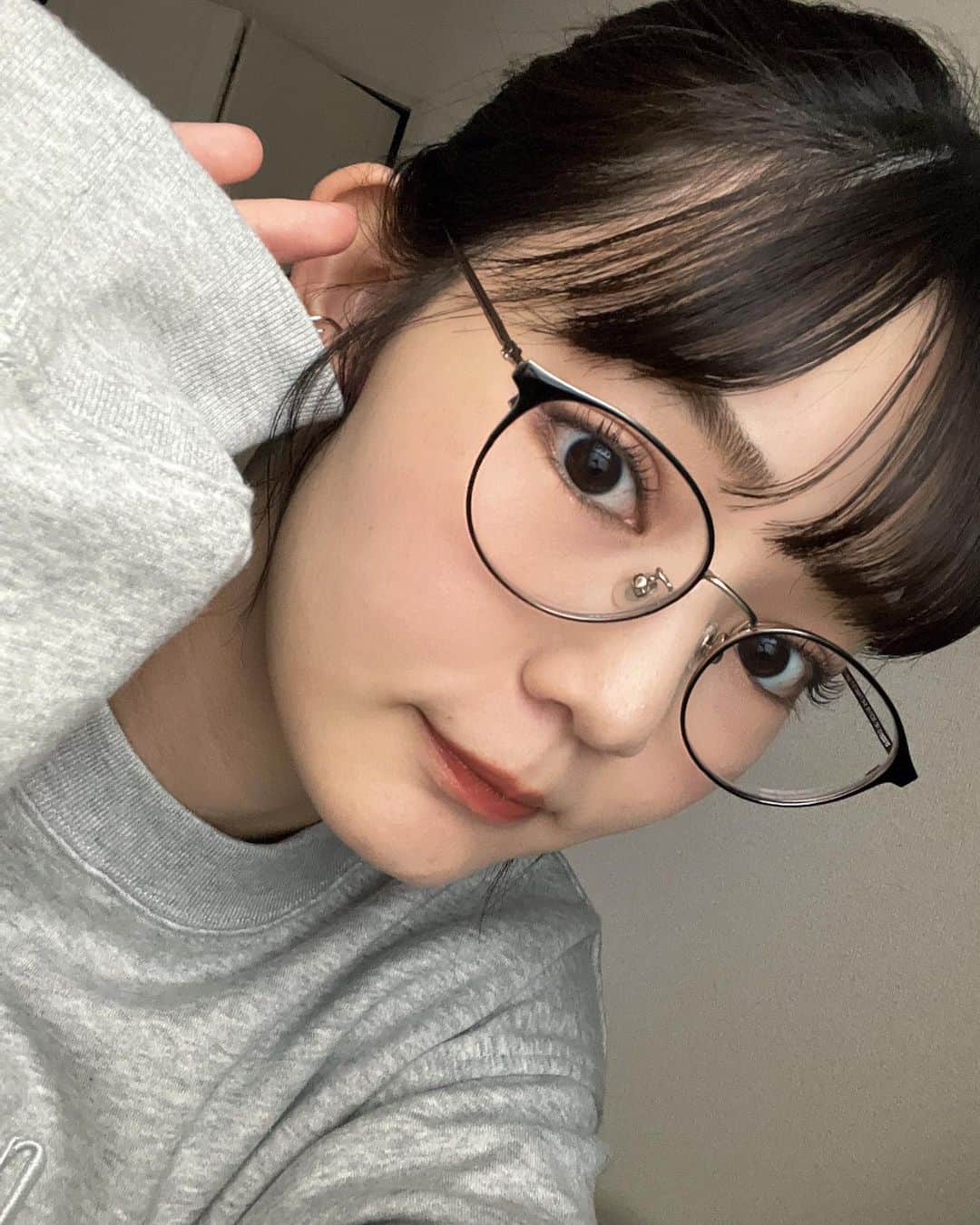 平塚日菜のインスタグラム：「.  .  .  来年の劇場版コナンのことをもう考えてる♩👓笑  毎年楽しみをいただけることに感謝です🫶🏻  あと、最近読んだ小説📚」