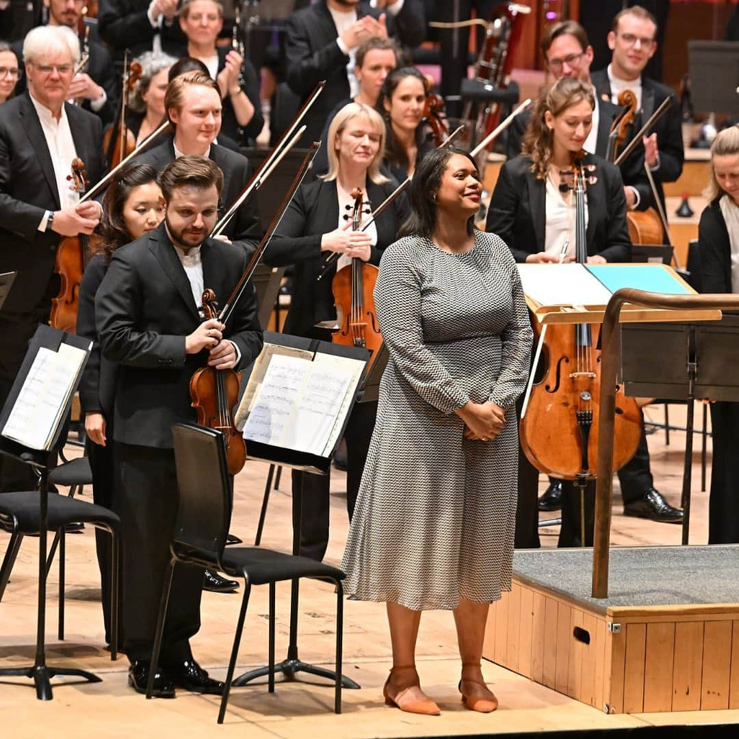 アリス＝紗良・オットさんのインスタグラム写真 - (アリス＝紗良・オットInstagram)「Last night, we welcomed Sir Antonio Pappano for his first concert as Chief Conductor Designate, beginning with the world premiere of @hannahsgkendall's O flower of fire. We were then joined by the brilliant @alicesaraott_official , as we delved into the captivating sounds of #Liszt's Totentanz and wrapped up the evening with the iconic Also sprach Zarathustra. Ready for an encore tonight! 🎶✨  Photos: Mark Allan  #LondonSymphonyOrchestra #AliceSaraOtt #orchestra #strauss」10月5日 22時16分 - alicesaraott_official