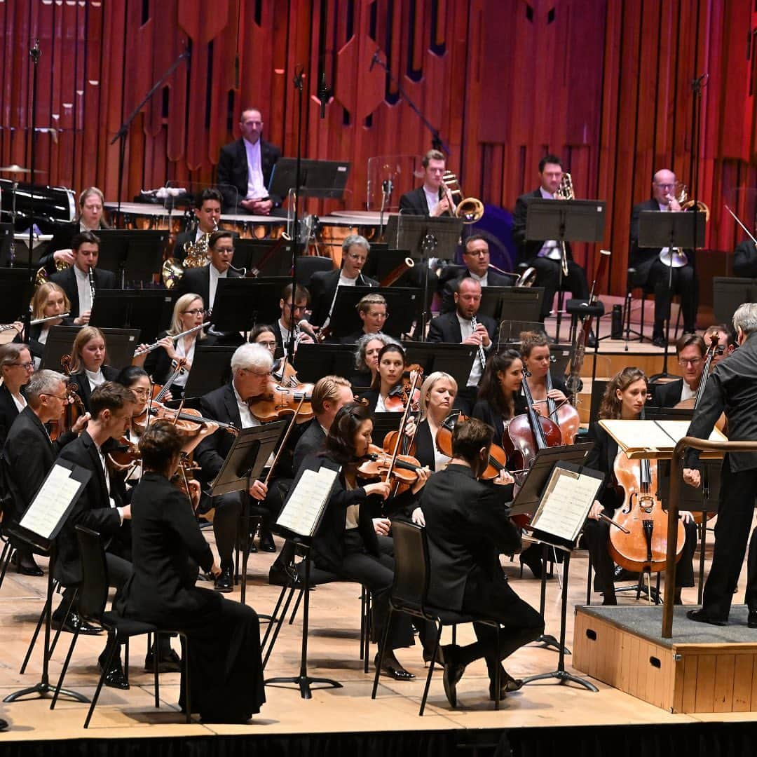 アリス＝紗良・オットさんのインスタグラム写真 - (アリス＝紗良・オットInstagram)「Last night, we welcomed Sir Antonio Pappano for his first concert as Chief Conductor Designate, beginning with the world premiere of @hannahsgkendall's O flower of fire. We were then joined by the brilliant @alicesaraott_official , as we delved into the captivating sounds of #Liszt's Totentanz and wrapped up the evening with the iconic Also sprach Zarathustra. Ready for an encore tonight! 🎶✨  Photos: Mark Allan  #LondonSymphonyOrchestra #AliceSaraOtt #orchestra #strauss」10月5日 22時16分 - alicesaraott_official