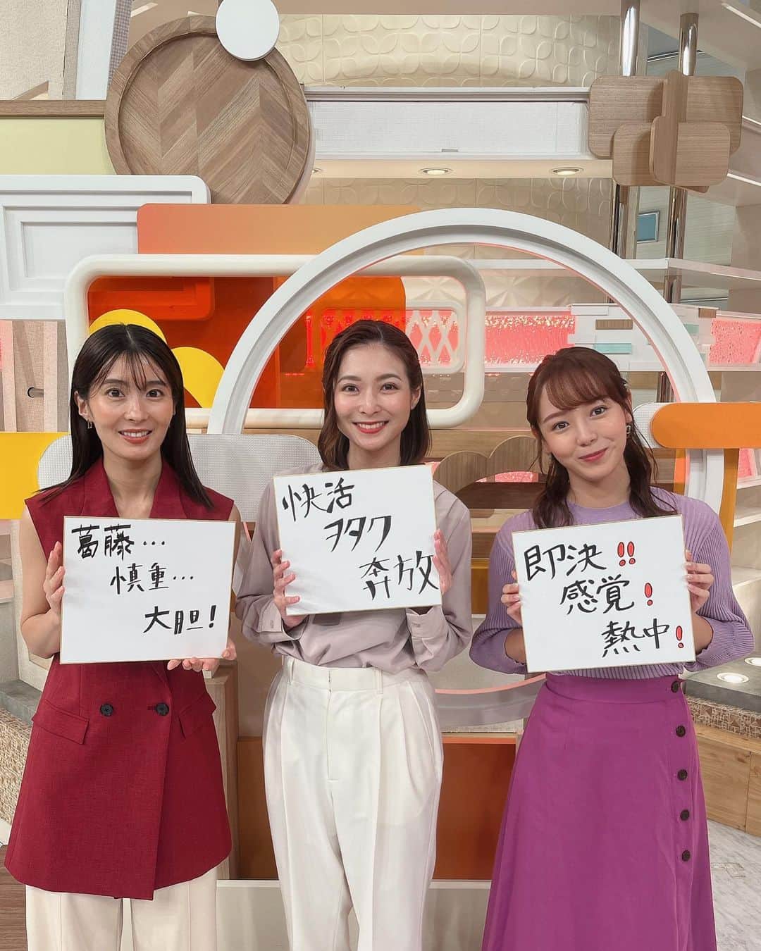 住田紗里さんのインスタグラム写真 - (住田紗里Instagram)「今朝のオープニングで自分にキャッチフレーズをつけまして、 真ん中に書いたのが「ヲタク」でした。  最近、購入した、ものすごく好きな海のコックのキャラクターが、ヒーローのような衣装を着ているのフィギュアが届きまして、 毎晩部屋で眺めています✨  1枚目の写真は、去年、期間限定のそのキャラクターのレストランに行った時のもの🍽️  来年のおせち料理も、 この漫画のものを注文しました😍  #キャッチフレーズ #快活#ヲタク#奔放 #キャラグッズ収集 #グッドモーニング」10月5日 22時26分 - sarisumita_ex