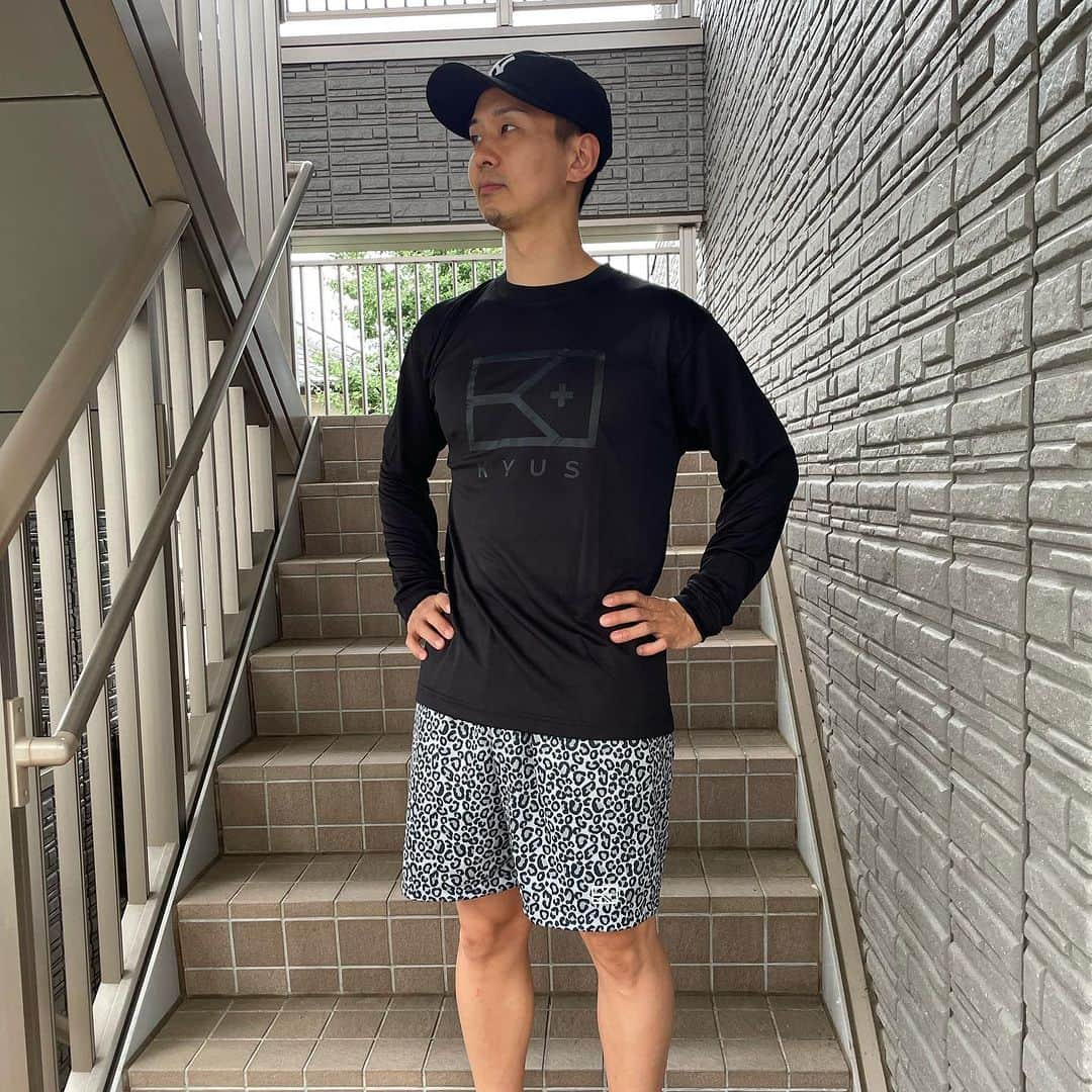 栗原祐太さんのインスタグラム写真 - (栗原祐太Instagram)「🌰KYUS🏀 ☑️👕KYUSダークロゴロングスリーブTシャツ  ☑️👖ヒョウ柄ショートショーツ  #basketball #basketballwear #basketballgear  #バスケ　#バスケット #バスケットボール #バスケウェア #バスケットボールウェア #ショーツ　#バスパン #kyus #kuriちゃんねる」10月5日 22時22分 - yutakuri