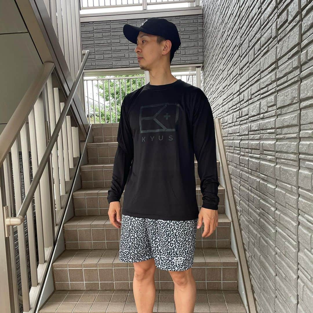 栗原祐太さんのインスタグラム写真 - (栗原祐太Instagram)「🌰KYUS🏀 ☑️👕KYUSダークロゴロングスリーブTシャツ  ☑️👖ヒョウ柄ショートショーツ  #basketball #basketballwear #basketballgear  #バスケ　#バスケット #バスケットボール #バスケウェア #バスケットボールウェア #ショーツ　#バスパン #kyus #kuriちゃんねる」10月5日 22時22分 - yutakuri