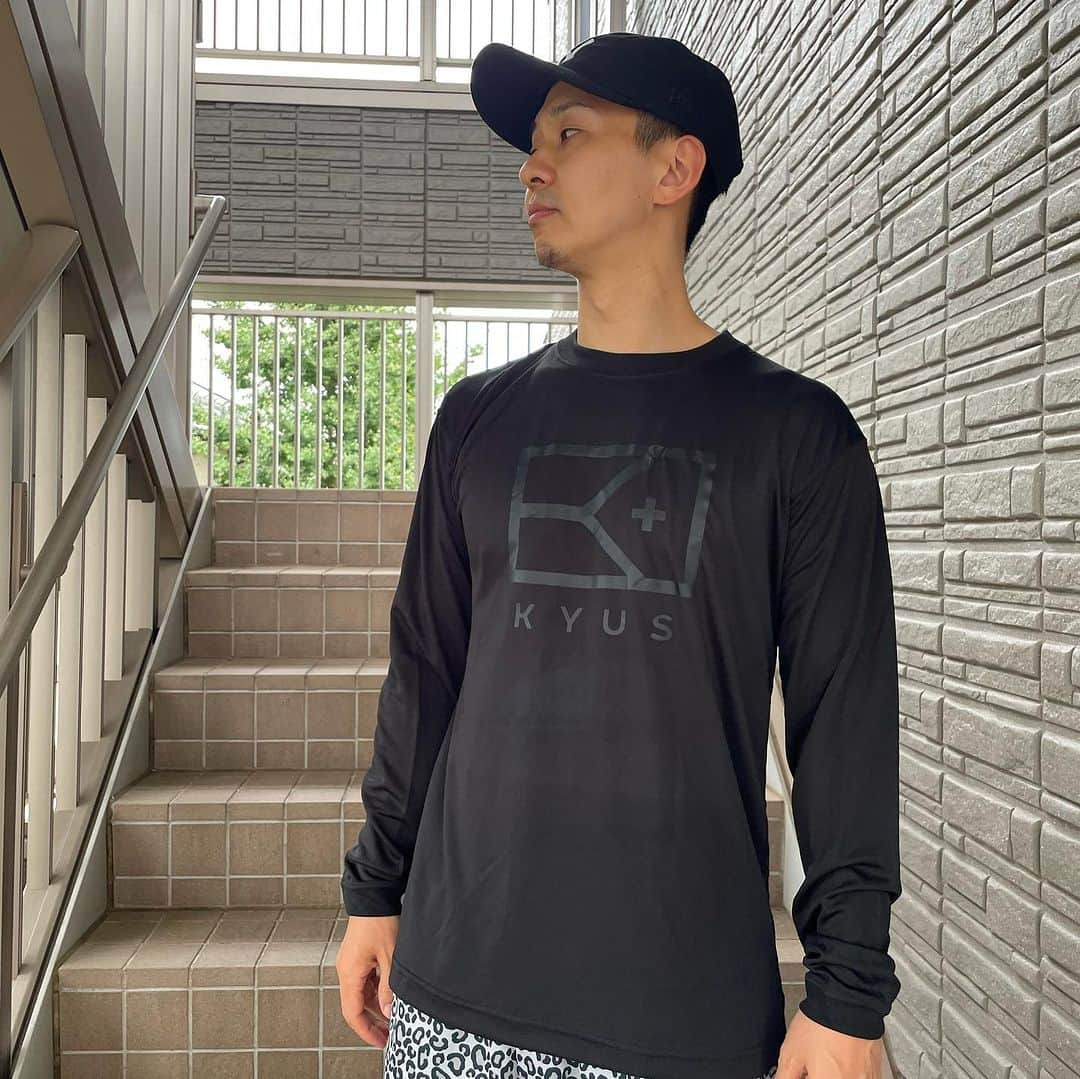 栗原祐太さんのインスタグラム写真 - (栗原祐太Instagram)「🌰KYUS🏀 ☑️👕KYUSダークロゴロングスリーブTシャツ  ☑️👖ヒョウ柄ショートショーツ  #basketball #basketballwear #basketballgear  #バスケ　#バスケット #バスケットボール #バスケウェア #バスケットボールウェア #ショーツ　#バスパン #kyus #kuriちゃんねる」10月5日 22時22分 - yutakuri