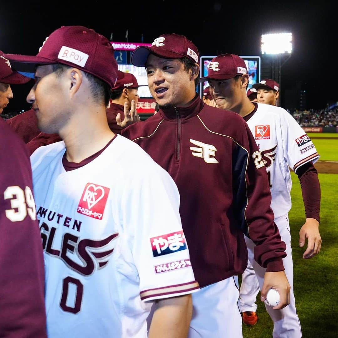 東北楽天ゴールデンイーグルスさんのインスタグラム写真 - (東北楽天ゴールデンイーグルスInstagram)「⚾️  ⚾️E 5-3 F⚾️  2点ビハインドの5回に一挙4得点を奪い逆転勝利‼️‼️‼️ 最後を締めた松井裕樹選手が自己最多となる39セーブ目㊗️🎉 浅村選手は26号ソロと同点タイムリーで2安打3打点🔥🔥 岡島選手も勝ち越しタイムリーなど2安打2打点1盗塁の活躍🤩 投げては内選手、酒居選手、宋選手、安樂選手、渡辺翔太選手が 4回から8回まで無失点リレーで松井裕樹選手まで繋いだ👏🏼👏🏼 勝ち投手は酒居選手で5勝目⭐️✨✨  #鷲が掴む #rakuteneagles  #岡島豪郎 #浅村栄斗 #松井裕樹 #酒居知史  #宋家豪 #安樂智大  #渡辺翔太」10月5日 22時27分 - rakuten_eagles