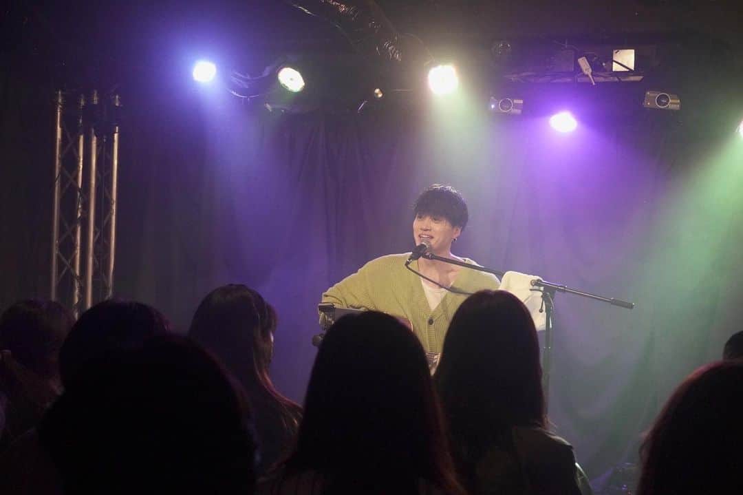 吉田広大のインスタグラム：「クエストツアー！！ 札幌公演ありがとうございました！！ソールドアウト！！ なんか楽しそうな顔しとる  そうなの、本当に楽しかったの。 本当にあったかい空間を 一緒に作ってくれてありがとう！！🔥またくる！絶対に！約束！！」