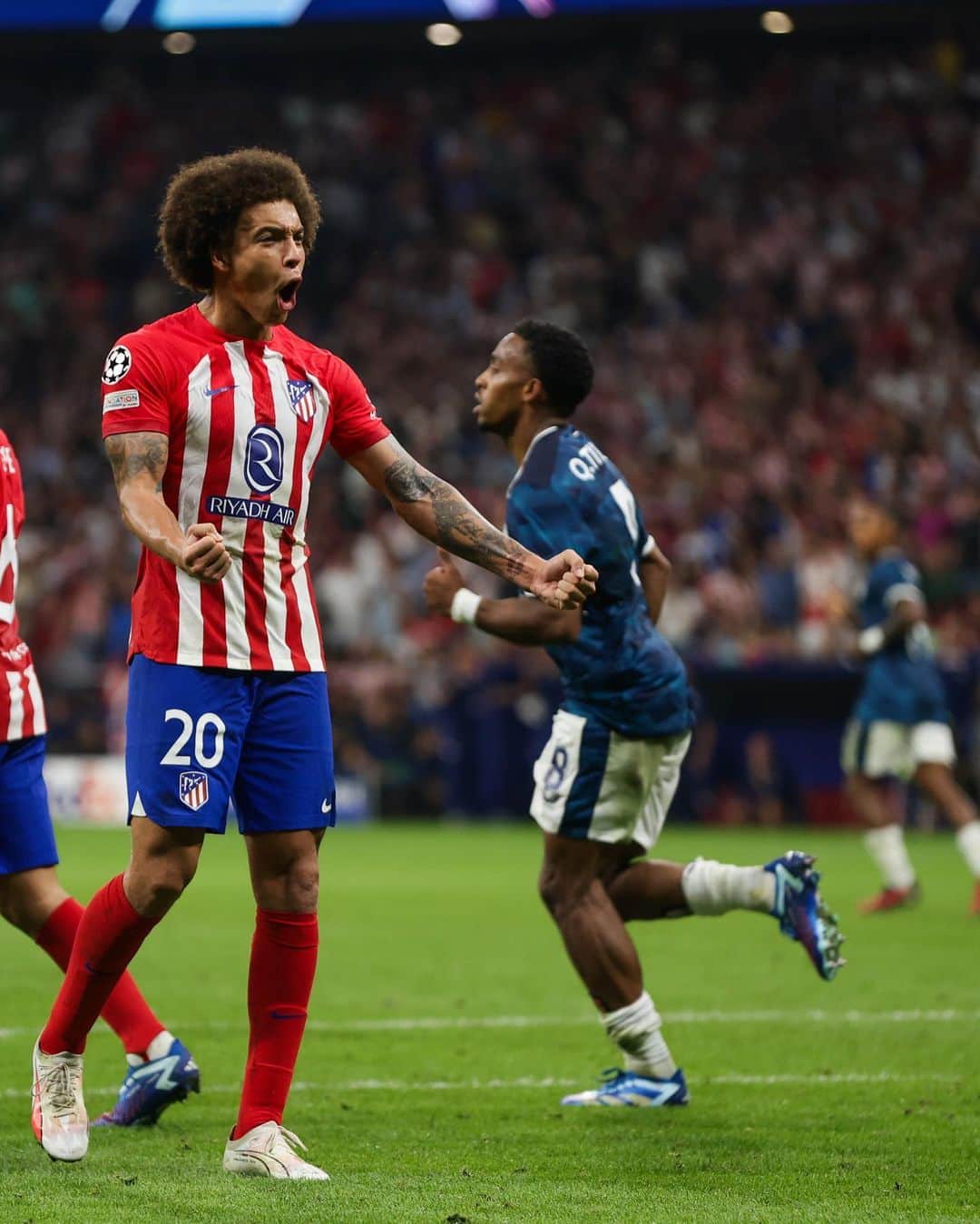 アクセル・ヴィツェルのインスタグラム：「Special nights in the @ChampionsLeague! 💫 A tough game and another comeback to take all 3 points 💪🏽 Let’s keep pushing forward together 🔴⚪️ #AúpaAtleti #UCL」