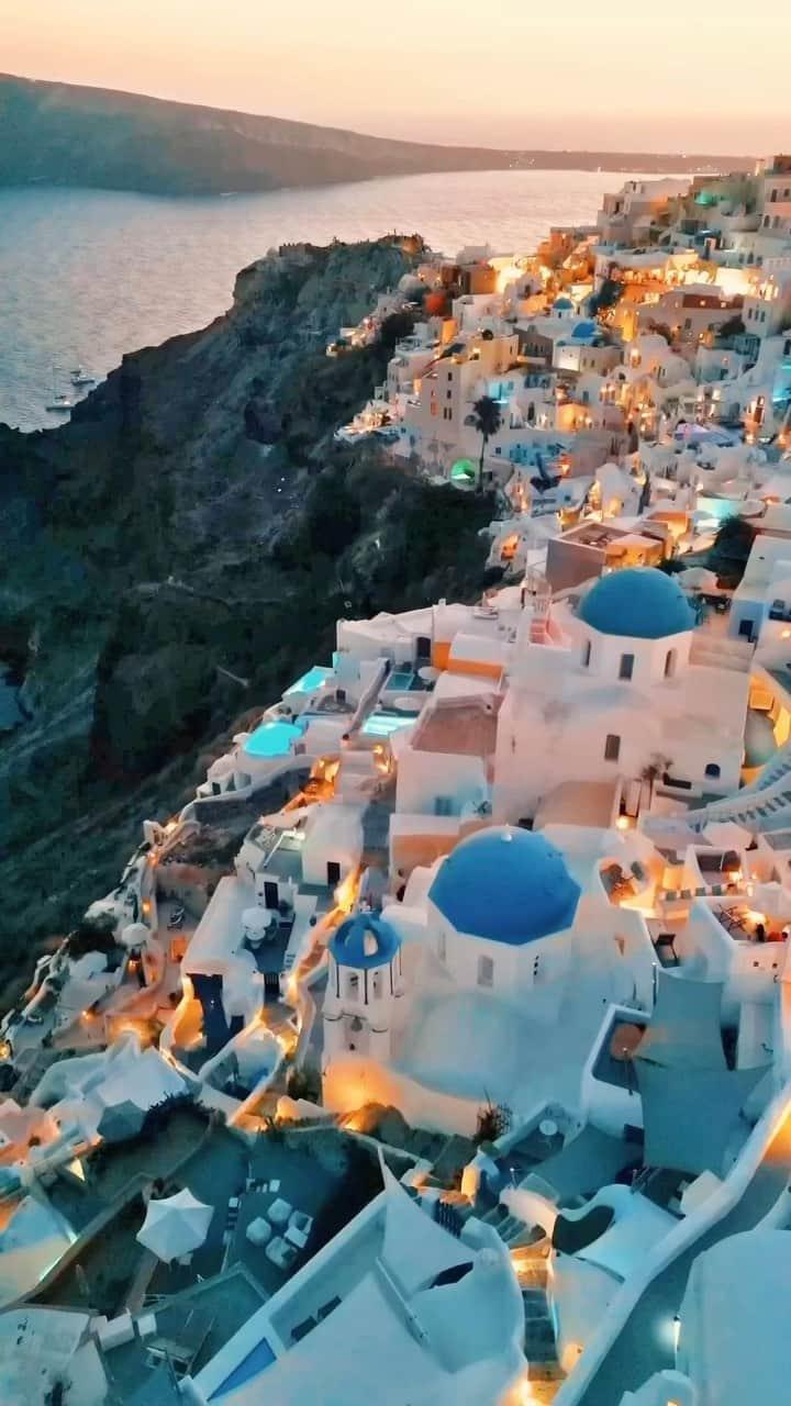 Wonderful Placesのインスタグラム：「following my dreams to #santorini ✨🌆🏙️🌃🇬🇷✨ #greece would you like to be here?   reel @dotzsoh @dotzsoh2  #dotzsoh #greekislands #europe #oia #oiasantorini #sunset」