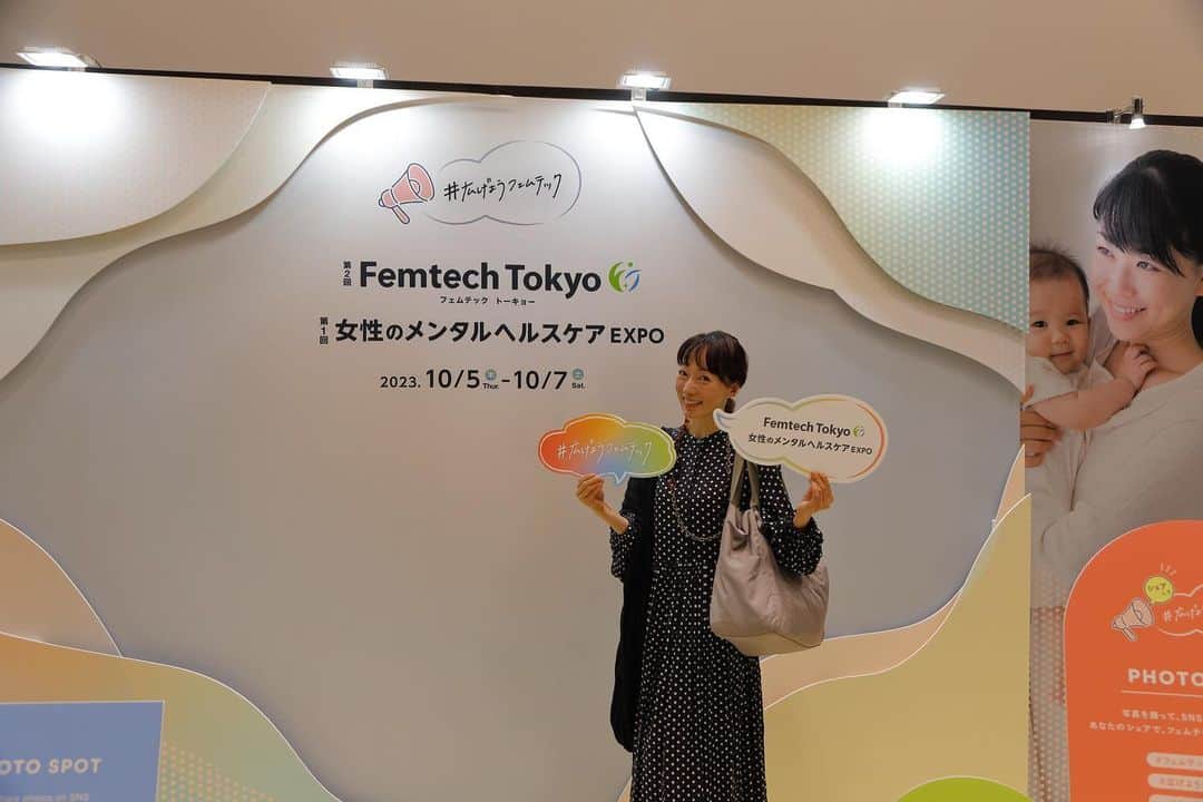 湯浅美和子のインスタグラム：「話題になっているフェムテック！ 今日から開催のFemtech Tokyoへ行ってきました。  Female＝女性 Technology＝テクノロジー つまり、女性の健康課題をテクノロジーで解決するサービスを指します。  最新のフェムテックアイテムが集結！ 来場者の興味を色分けしたリボンで調査していました。 みんなの興味は？  さて、まずは入り口のみをアップ！ またじっくりリポートしまーす👙  #広げようフェムテック #フェムテック #femtech  #femtechtokyo  #下着 #美容 #下着美容研究家」