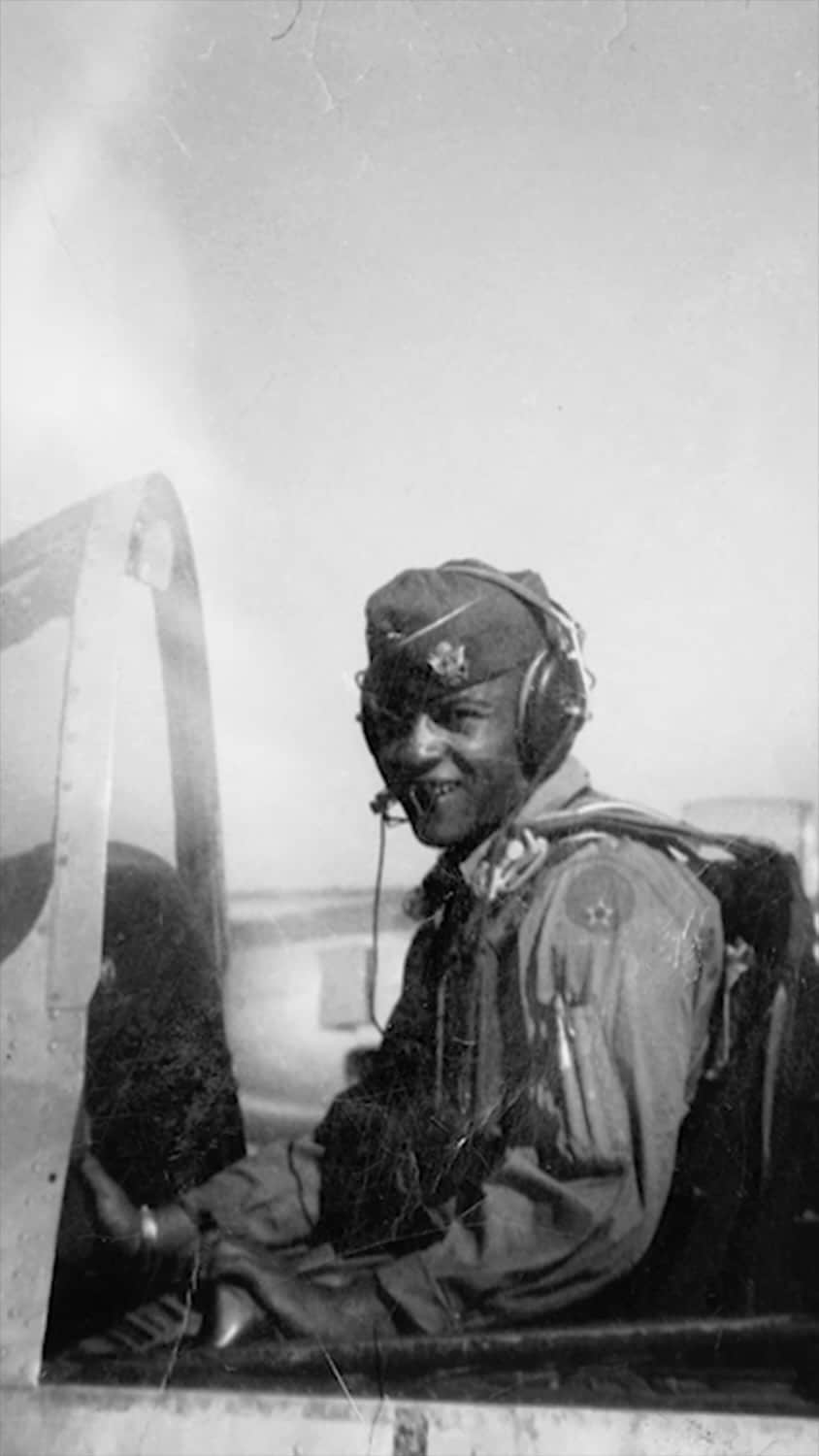ナショナルジオグラフィックのインスタグラム：「In 1961, U.S. President John F. Kennedy selected a young test pilot named Edward Joseph “Ed” Dwight Jr. to become the first African American astronaut. While Ed was ultimately not selected by NASA, his cultural impact paved the way for those that followed. In honor of #WorldSpaceWeek, we’re celebrating his legacy.  Coming this February to @DisneyPlus from National Geographic Documentary Films, “The Space Race” takes a new look at the Space Age through the untold stories of Black astronauts. #TheSpaceRaceFilm #WSW2023」