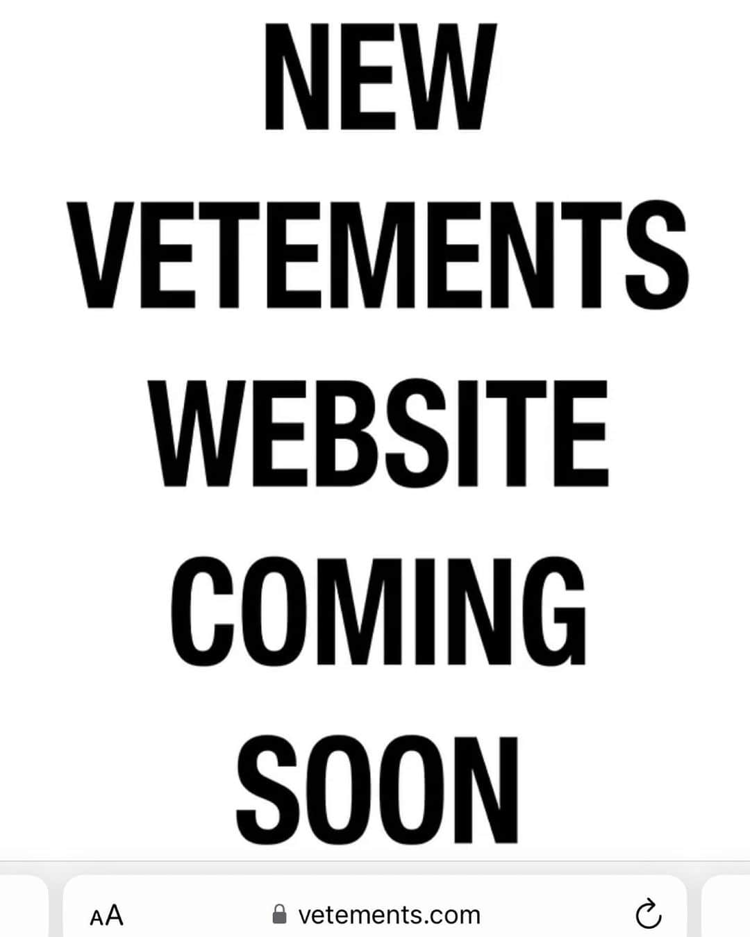 ヴェトモンのインスタグラム：「IT‘S WWW.VETEMENTS.COM FROM NOW ON」