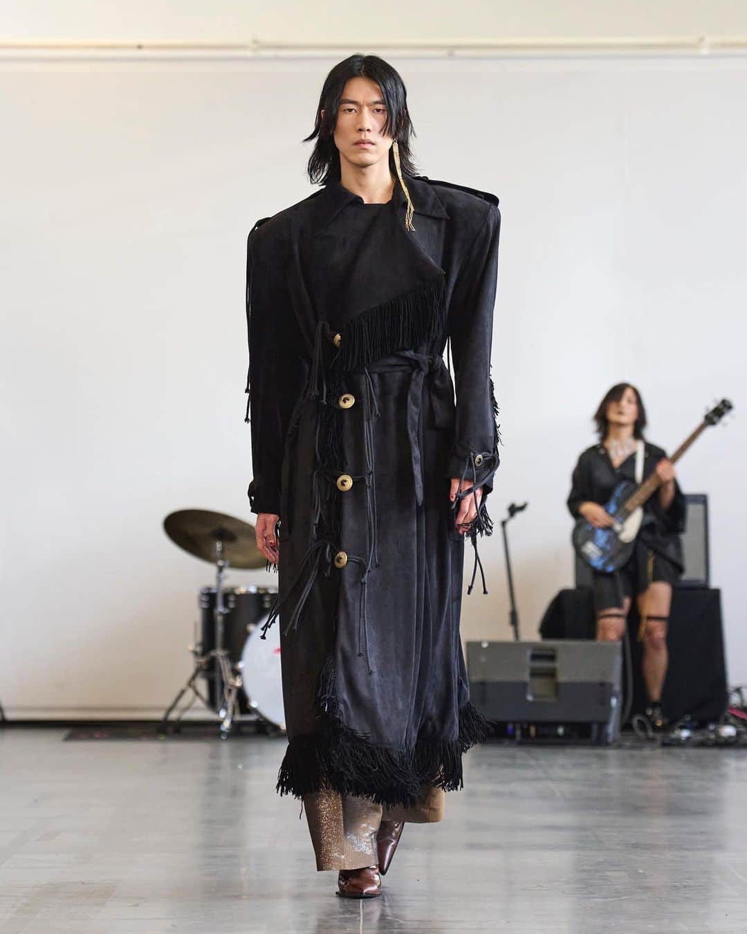 倉岡晋也さんのインスタグラム写真 - (倉岡晋也Instagram)「@laruicci SS24 Every night I hope and pray, a dream lover come my way @slutmagicmusic @laruiccirecords  RTW creative director @__cemcinar__ Styling direction #ShinyaKuraoka Make up @canakoxx @kanakoyoshidamakeup @lgamanagementbeauty sponsored by @makeupforever Hair @tymotynasty @saint_germain_agency Nails @erinaritanail @walterschupfermanagement sponsored by @kurebazaar Press @autrementpr Gloves @squillace1923 @martinasquillace and huge thanks for all team @lolahery @katsuki_nakata_couture @celinx.cng @adomaityte Luna Alice Nina Carole  and @fabianschmidtclothing @chrisgxbriel @a._klement @tsardom.of.yoan @paul.travert @killixng I can’t mention all backstage team and stunning models but I really appreciate it joined our 5th show in Paris. Arigato gozaimasu. #Laruicci photos @imaxtree」10月5日 22時41分 - shinyakuraoka