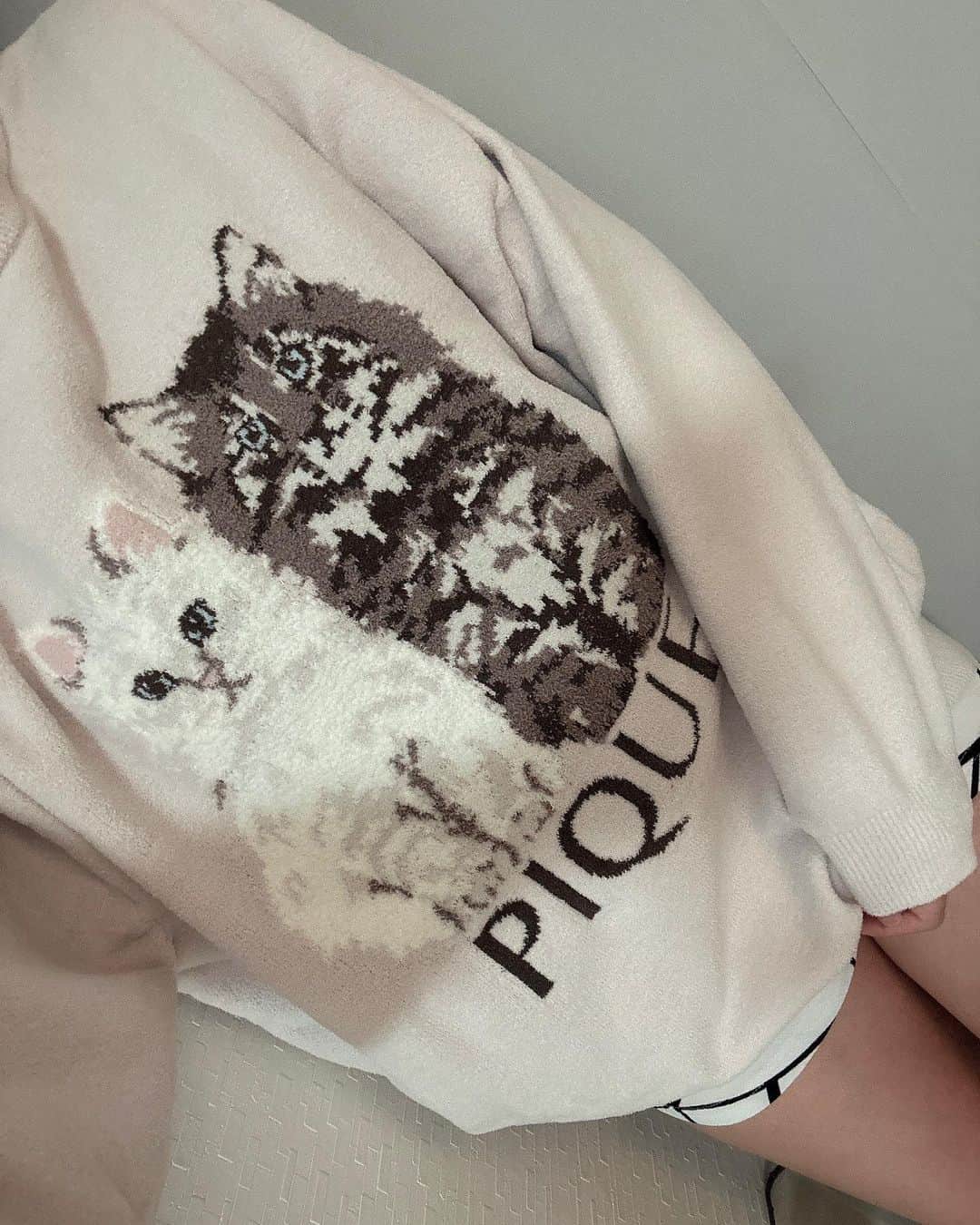 のインスタグラム：「ついに冬物のパジャマ出した🐈」