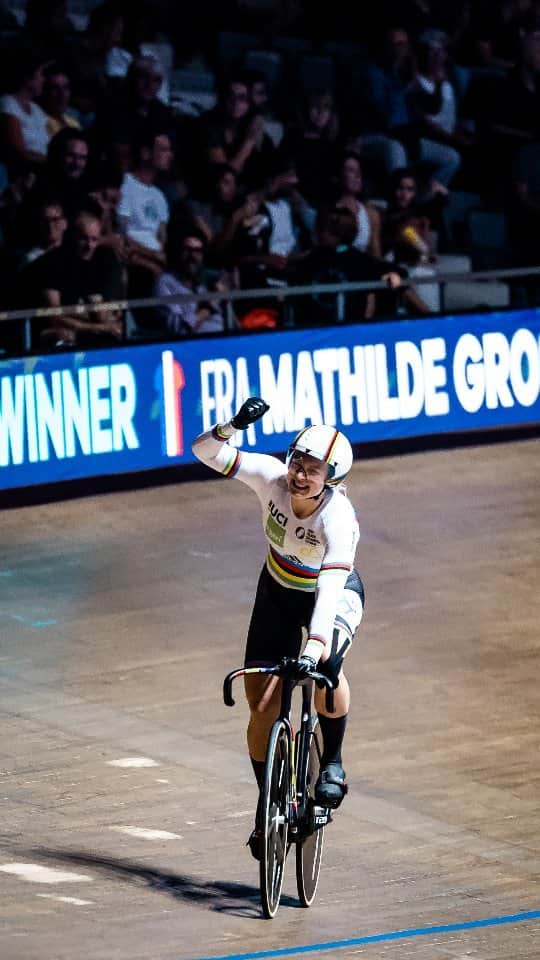 マチルド・グロのインスタグラム：「Mathilde Gros 🇫🇷 vs Kelsey Mitchell 🇨🇦  A thriller of a Sprint final from the best seat in the velodrome 🙌  #UCITCL #TrackCycling」
