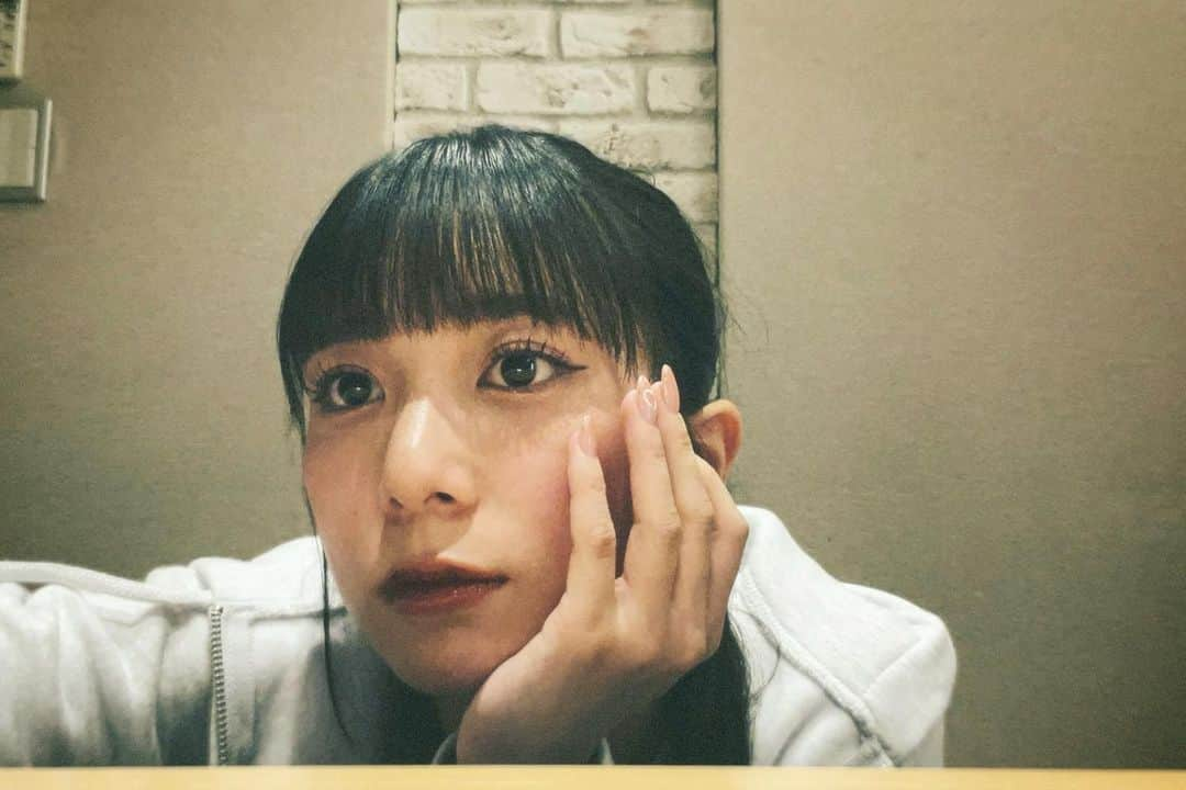 井上玲音のインスタグラム：「・ ・ リミスタサイン会ありがとう🤍🧡  #れいるる #段原瑠々 #井上玲音」