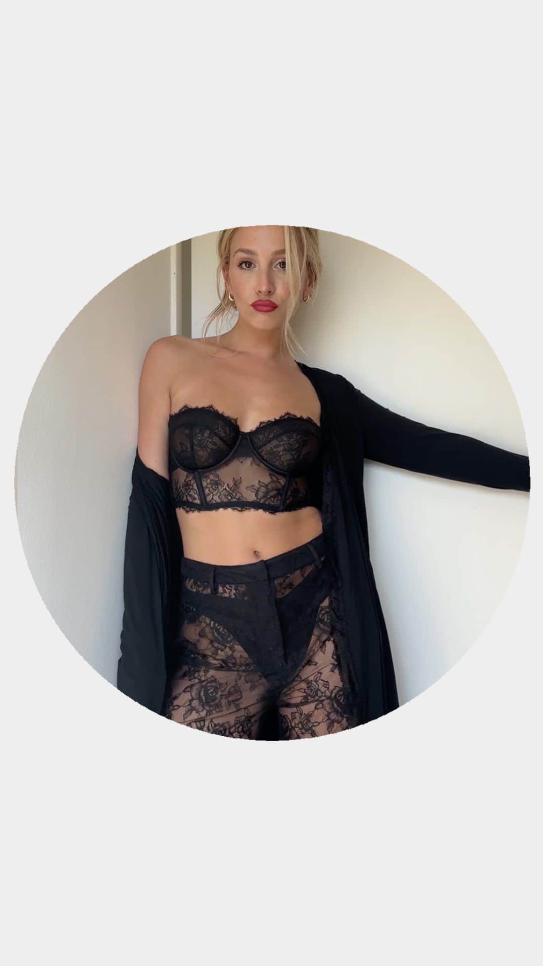 のインスタグラム：「@talliia has us hoping that we’re invited to multiple Halloween parties with looks this good.」