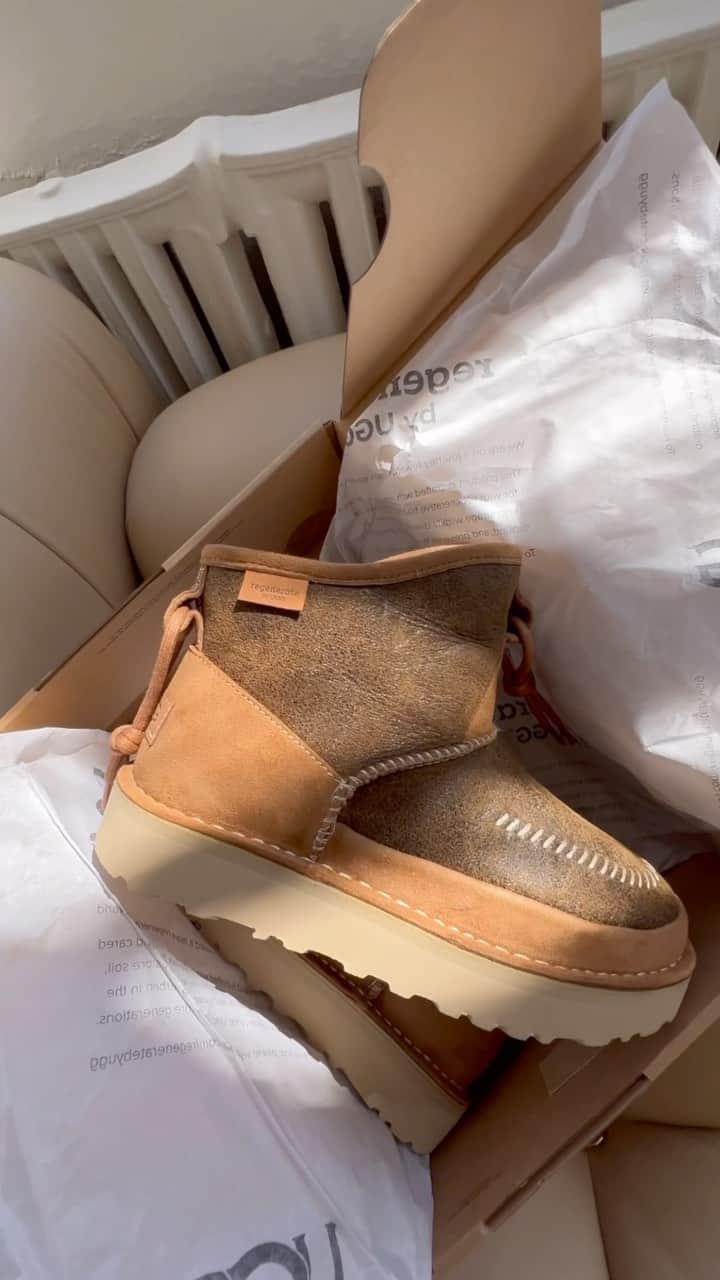 アグのインスタグラム：「We love giving back to the Earth we live on. And lately, we’ve been focused on regeneration. Take a look at our newest addition to the Regenerate by UGG collection, the Campfire Crafted Regenerate.   #UGG #FeelsLikeUgg」