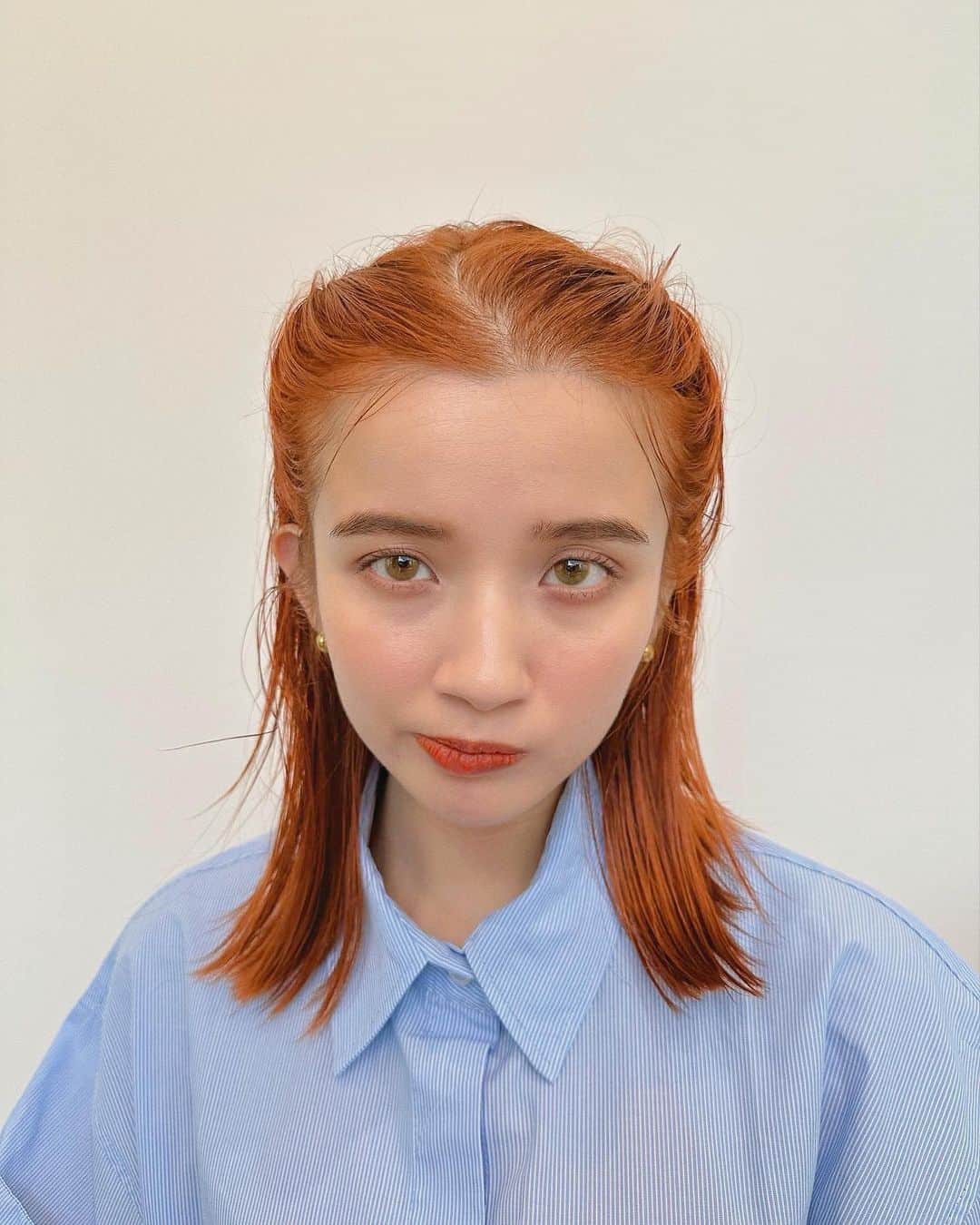 Momoのインスタグラム：「. 秋も人気のオレンジ🍊🧡 . .  . ✔️画像を保存してカウンセリングの 時にみせてください♡♡ .  イメージを変えたいけど短くするのも ブリーチをするのも勇気がいる🥺 . そんな方にも幅広くその方にあった提案 をさせて頂き一緒におしゃれを楽しみましょう♡ . ブリーチカラーは【ケアブリーチ】を 推奨しております♡ . ケアブリーチは従来よりも髪の毛への ダメージが94%cutされます！ . ブリーチなしのダブルカラーも 提案させて頂きますのでぜひご相談ください♡ . 12／3から 新店舗　GARD/ëN (ガーデン／エン) がopen♡♡ . 場所は表参道♡♡ 新しいこだわりのつまったお店で ぜひお会いできるのを楽しみに お待ちしております♡♡ . . ご予約はTOPからご予約サイト に飛べます✈︎♡(料金もそちらを参考に) . ご新規様も喜んでお待ちしております♡ . お電話.DMからも受け付けております♡ (DMは返信が遅くなる可能性が ございますのでそちらご了承下さい🙇‍♀️)  . .  〒150-0001 東京都渋谷区神宮前5-39-2 2F . TEL☎︎ 03-6712-5995 . 表参道駅から徒歩5分🚶🏼‍♀️(A1出口) ( 銀座線/千代田線/半蔵門線 ) . . 月 定休日 火・水　11:00〜20:00 木・金　12:00〜20:30 土　10:00〜19:00 日　10:00〜19:00 祝　10:00〜19:00 . . ぜひ、ご予約お待ちしてます♡♡ . codeアカウントはこちら   @__cd.momo____________ ♡ . ぜひフォローしてください♡ .」