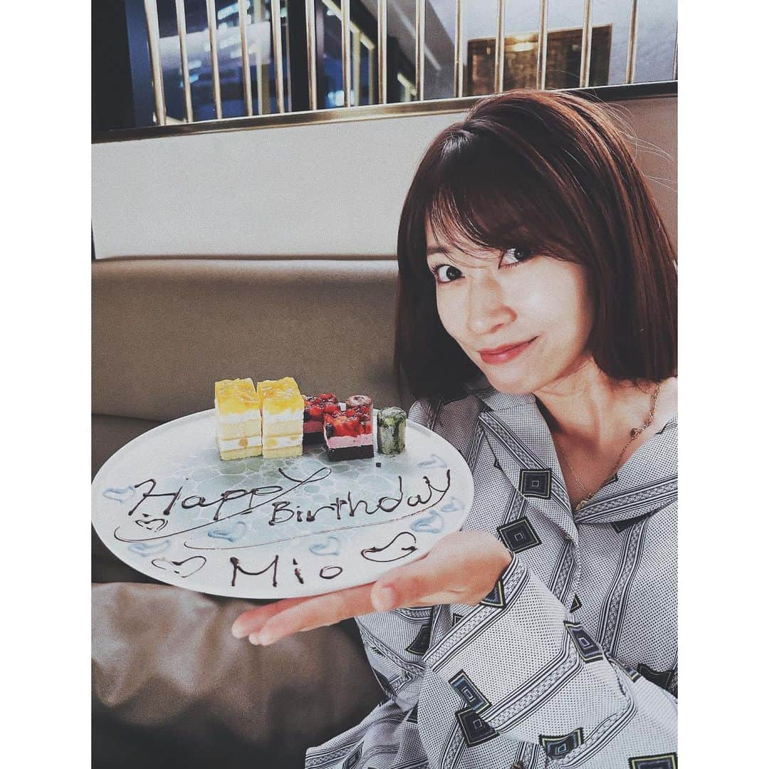 橘美緒さんのインスタグラム写真 - (橘美緒Instagram)「10.5 今年も元気にお誕生日を迎えました🎂 みなさん、いつもありがとうございます♡  強くて優しい人になれるように、頑張っていきたいと思います。 みなさん、これからもどうぞ宜しくお願いします♡」10月5日 22時59分 - mio_tachibana