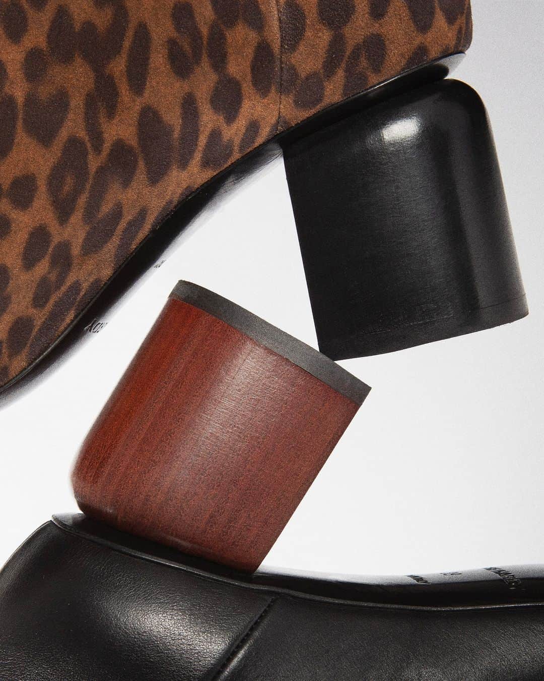 ピエール アルディのインスタグラム：「Zoom on the Biba boots. The Gae heel.  #PierreHardy #PierreHardyFW23」
