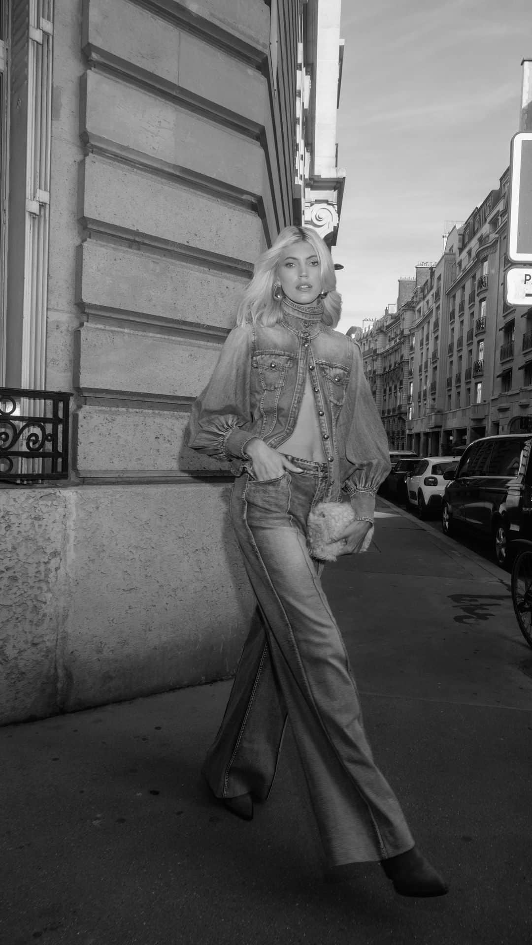 デヴォン・ウィンザーのインスタグラム：「BTS and on my way to @zimmermann #pfw #paris」