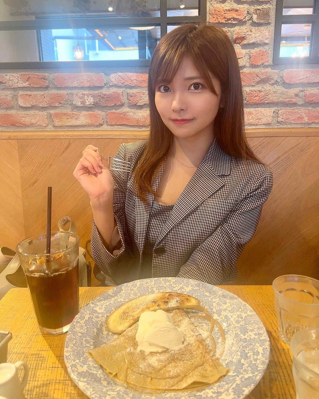 西谷麻糸呂のインスタグラム：「すっかり秋模様ですね🥹🍁  この前秋服でお友達とお茶してきました☕️  夜は特に寒くなってきたので体に気をつけて過ごしてね😳💕  今月の会えるイベント☺️👇  10/6 DJイベント『LIGHT NIGHT』@渋谷RUBY ROOM  10/8,22 Smooth撮影会(個撮)  10/15,29 東京Lily撮影会(団体)  みんなに会えるの楽しみにしてます😌💕」