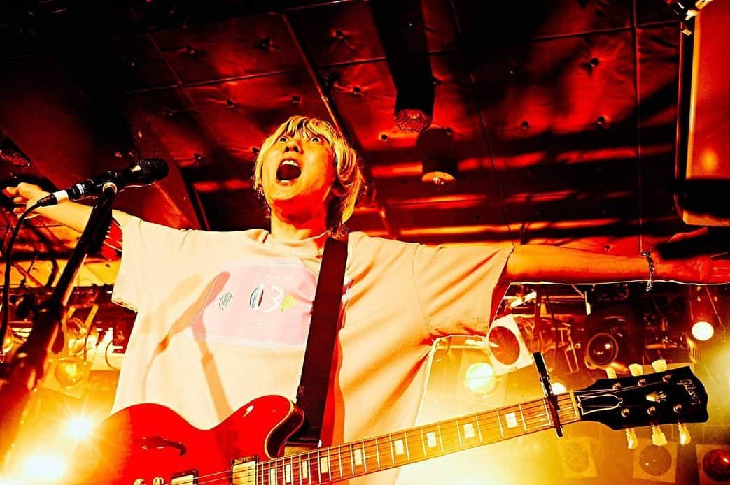 江口雄也さんのインスタグラム写真 - (江口雄也Instagram)「☀️  2023/10/05 @渋谷O-Crest 20周年おめでとうございます◎  久々のクレスト灼熱だった、、、 来年のfcツアーもよろしくデス 　 📸( @hamanokazushi )」10月5日 23時18分 - bluengt