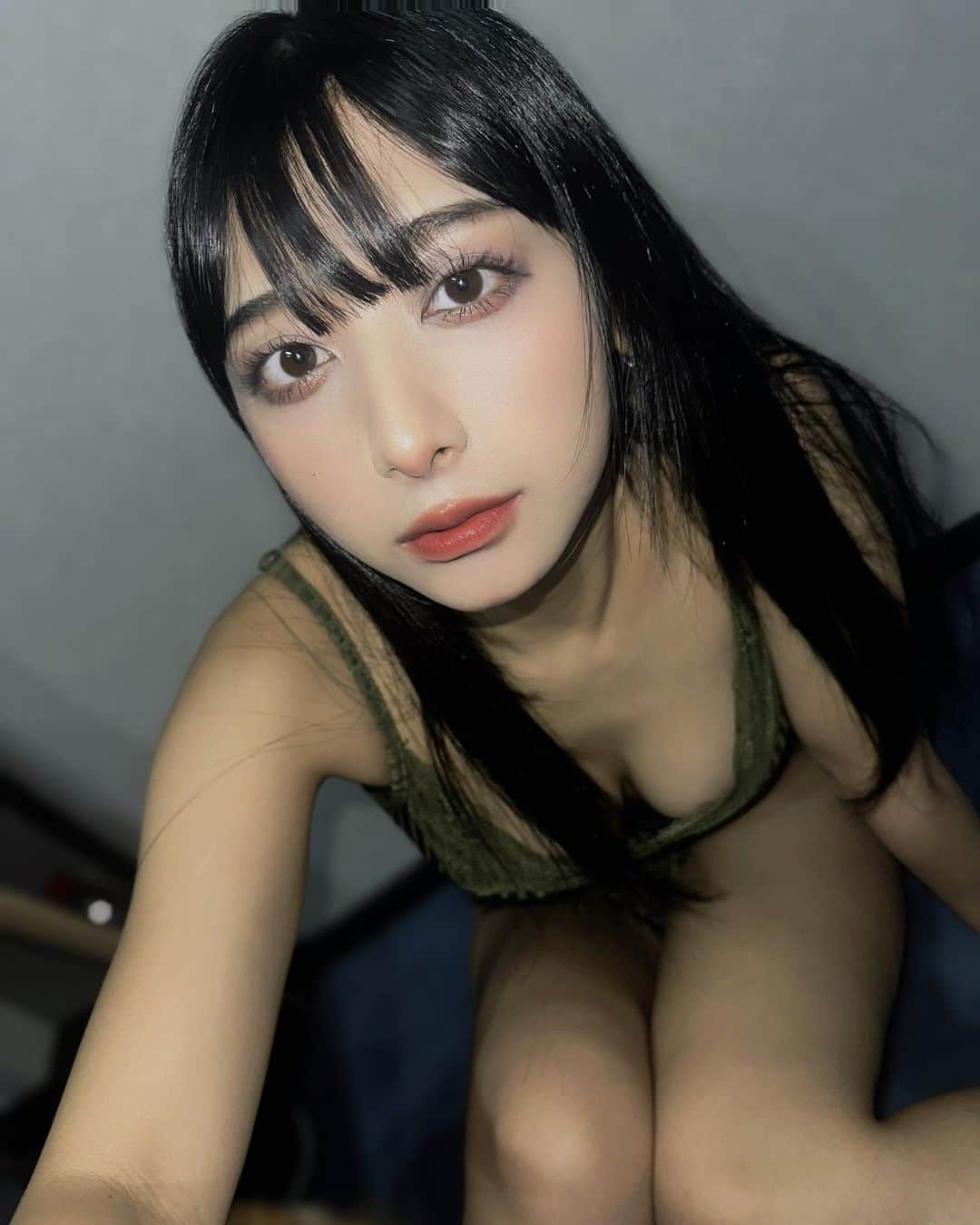 のインスタグラム：「お腹出して寝たら風邪引くよ🤧」