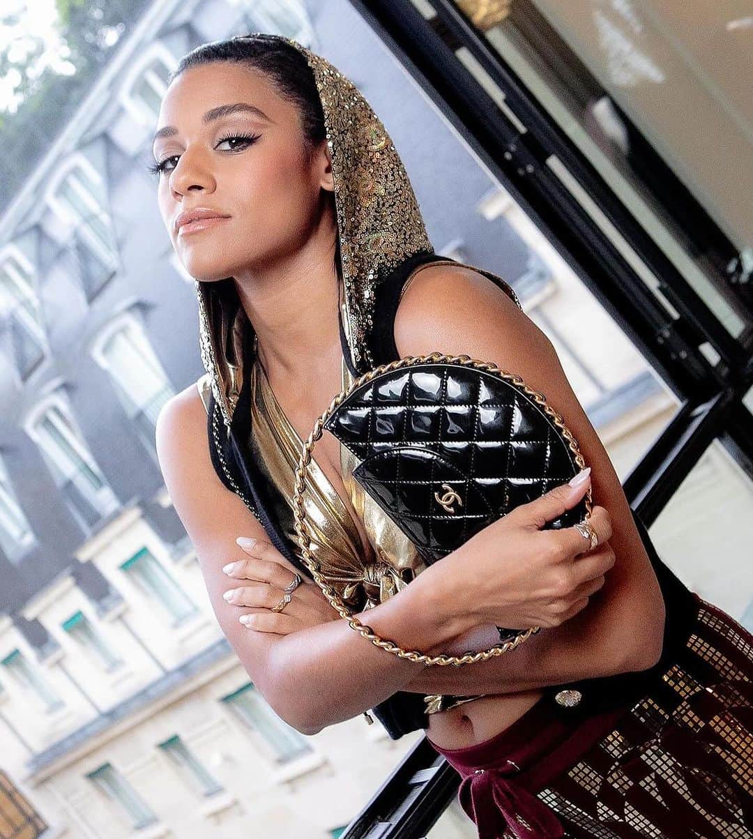 Vincent Oquendoのインスタグラム：「Concluding my PFW in style with the stunning #ArianaDebose for @chanelofficial featured on @elleusa photo by @hippolyte.p styled by @zadrianandsarah hair by @peterluxhair #MakeupbyVincent using @chanel.beauty @welovecoco 🤍」