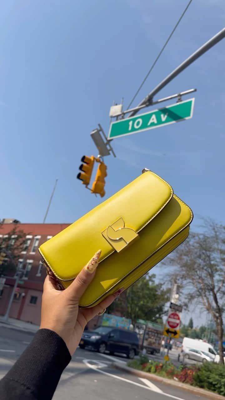 ケイト・スペードのインスタグラム：「An NYC date with Dakota and @skylarmarshai? Don’t mind if we do. #katespadeny #katespadenydakota」
