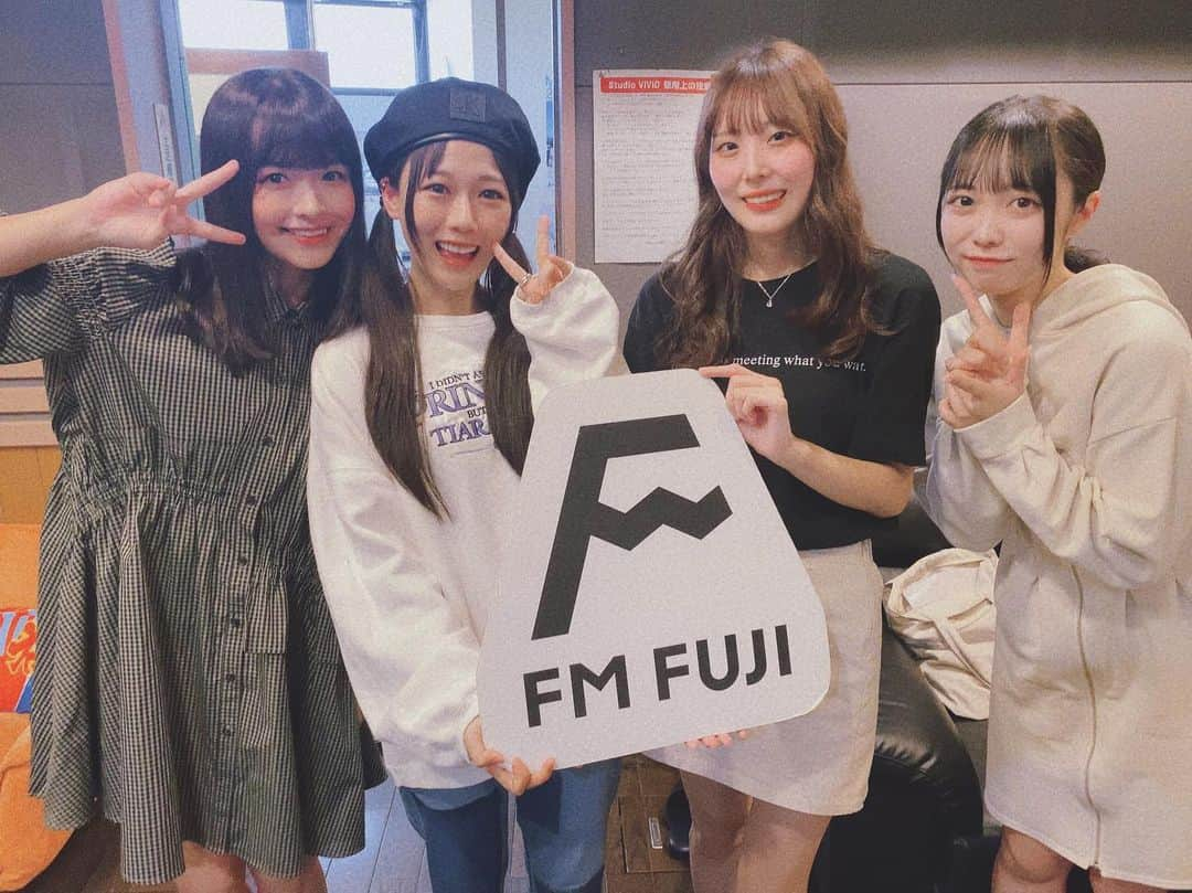 宮内桃子さんのインスタグラム写真 - (宮内桃子Instagram)「#FMFUJI ラジオ収録してきました🎧🎶   自己紹介をしたり メンバーと話して 知らなかったこと知れたり すごく楽しい時間だったなぁ😆✨  この雰囲気がラジオで伝わりますように,,,(ᐡ • ̫ •`ᐡ)！放送日は来週からです！またお知らせさせてください📻✨  #ガールズガールズガールズ  #girlsgirlsgirls  #ラジオ好きな人と繋がりたい  #アイドル好きと繋がりたい  #今日の服装 #被写体 #被写体モデル #ポートレートモデル  #オススメアイドル  #インスタグラビア  #ポートレート撮影 #写真好きな人と繋がりたい  #カメラ好きと繋がりたい  #kawaii #japanesegirl」10月5日 23時26分 - bakemonomomo