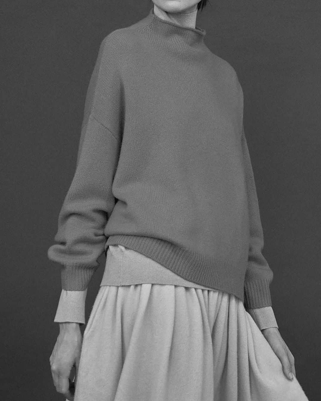 デミリーのインスタグラム：「Ever since our very first collection, DEMYLEE has become synonymous with high quality, luxe, and effortless cashmere. Shop now at demylee.com」