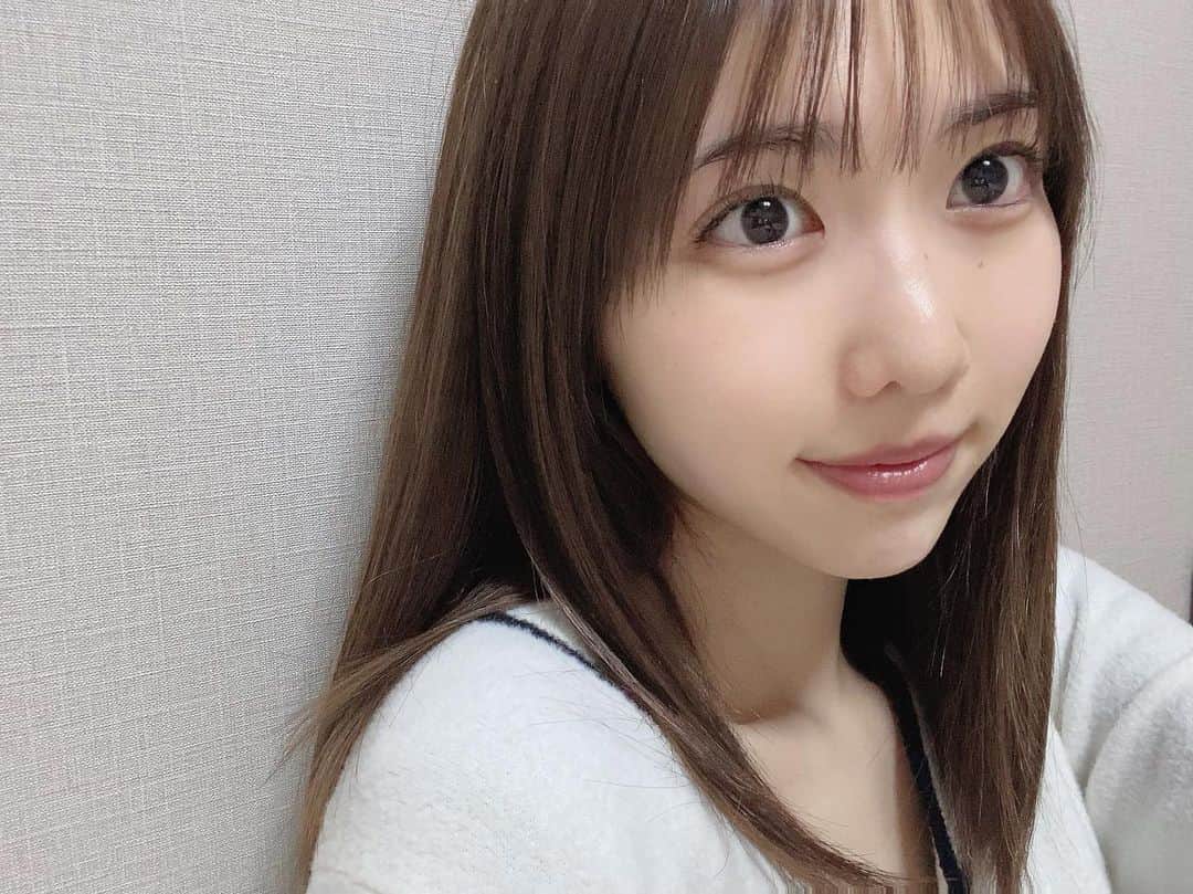 のインスタグラム：「今回は @unelimit_official さんでハーブピーリングを受けてきたよ〜🌿🧏🏻‍♀️ 前よりお肌の手入れに力を入れるようになって、すっぴんでもちゅるちゅるで嬉しいし、ホームケアするのも楽しいよ〜〜」