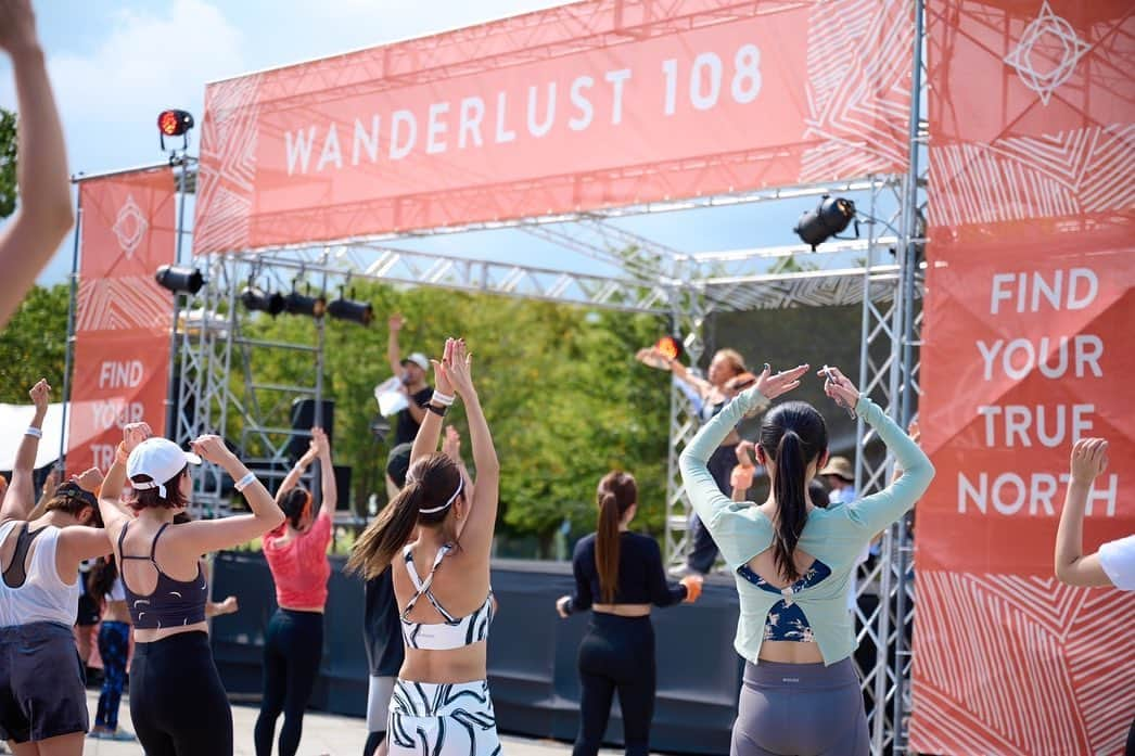 SONNYさんのインスタグラム写真 - (SONNYInstagram)「@wanderlustfest_jp   YOGA, RUN, MEDITATION, を自然の中で体験するマインドフルネスイベント【WANDERLUST 108】にて夫婦でMCを務めさせてもらいました🎤  CALIFORNIA発の野外フィットネスイベントが日本上陸しお台場の野外特設ステージにて何と参加無料。  お互いCALIFORNIA育ちでダンス以外でも日頃からアクティブに身体を動かすのが大好物なうちら夫婦にはピッタリすぎるフェス。  運営に関わるクリエティブディレクターが友人の　@aaya.yoga さんと言う事もありこれからの展開と次回開催が楽しみすぎる 🏃🧘🍀  Perfect outdoor fitness event & festival for us.  Can’t wait till next time!   #wanderlust #wanderlustjapan」10月5日 23時31分 - sonnyprimetime