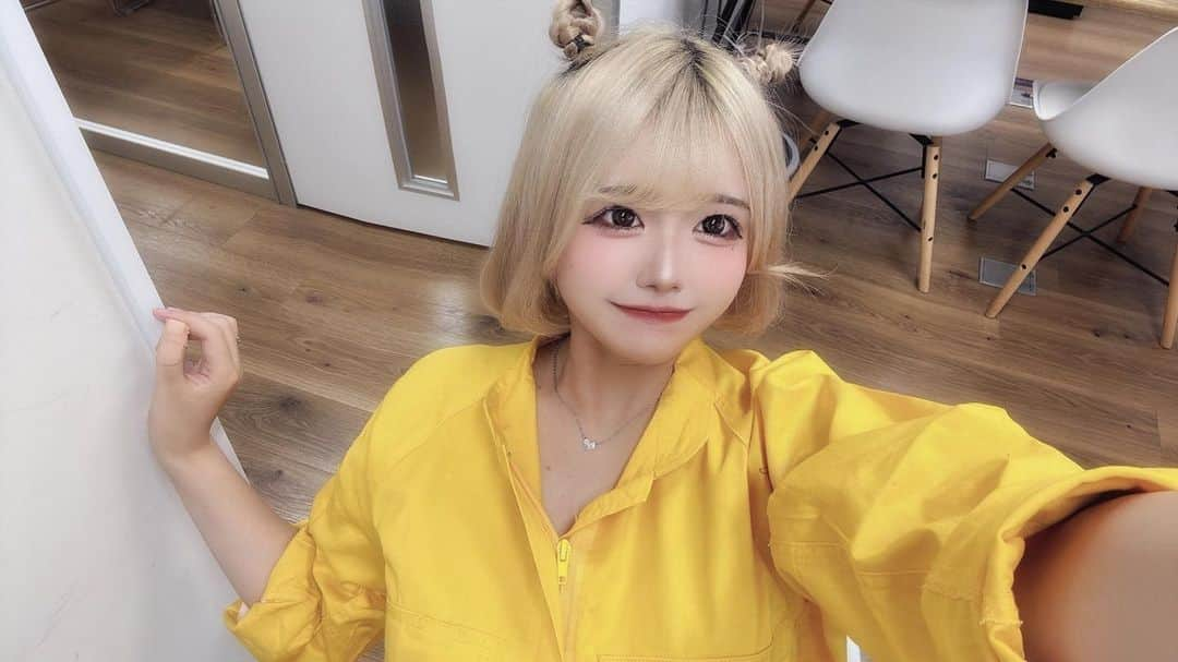 雨宮みるきのインスタグラム：「うちら絶対200万人行くYouTuberなんだけど、 今チャンネル登録したら古参って話、マジ？ 「世にも奇妙なぎゃる☆」 #世にも奇妙なぎゃる #よにぎゃ #あいさ #せりな #みるき」