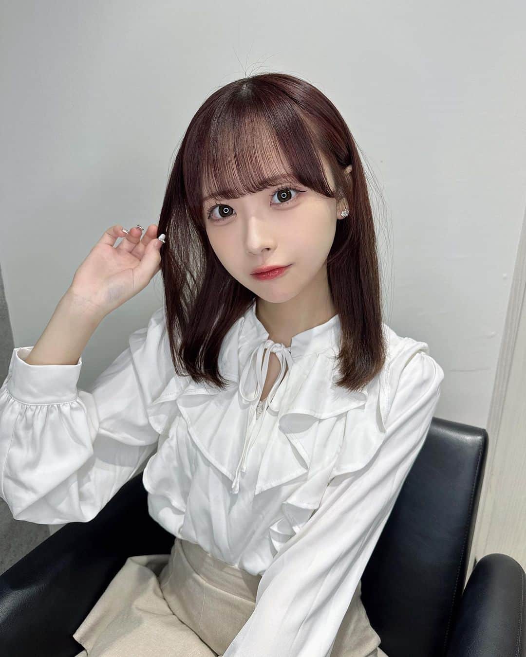 のインスタグラム：「髪切りました‪ ✂︎そしてちょっと暗くした💭  前回より短い❕❕  #美容院  #美容室」