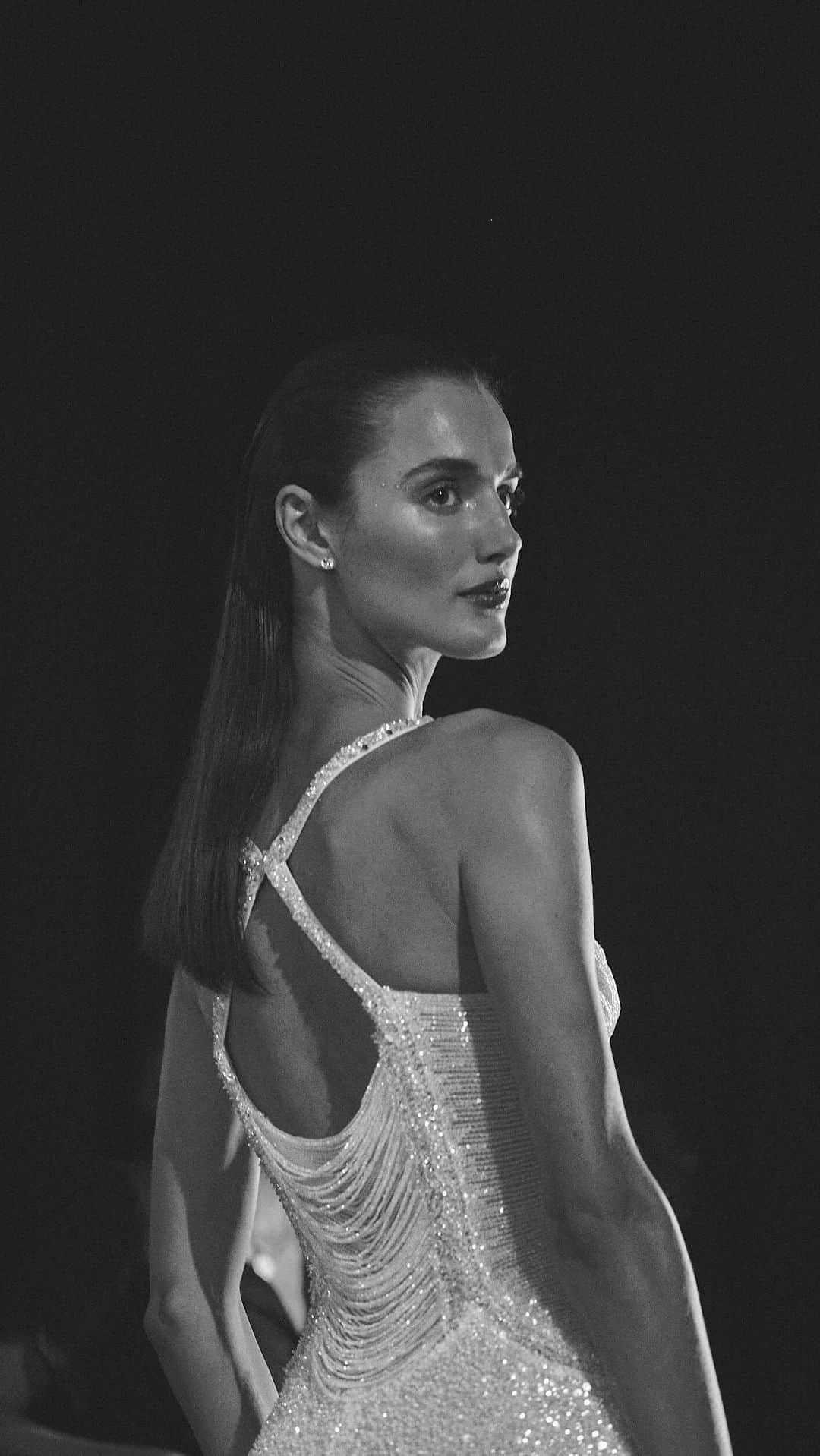 のインスタグラム：「Reliving a moment that will stay with us forever💛 #PronoviasFashionShow   The new #AtelierPronovias collection is arriving in stores, discover the new styles available at our in-store event from October 5-9th, link in bio to book your appointment🔗」