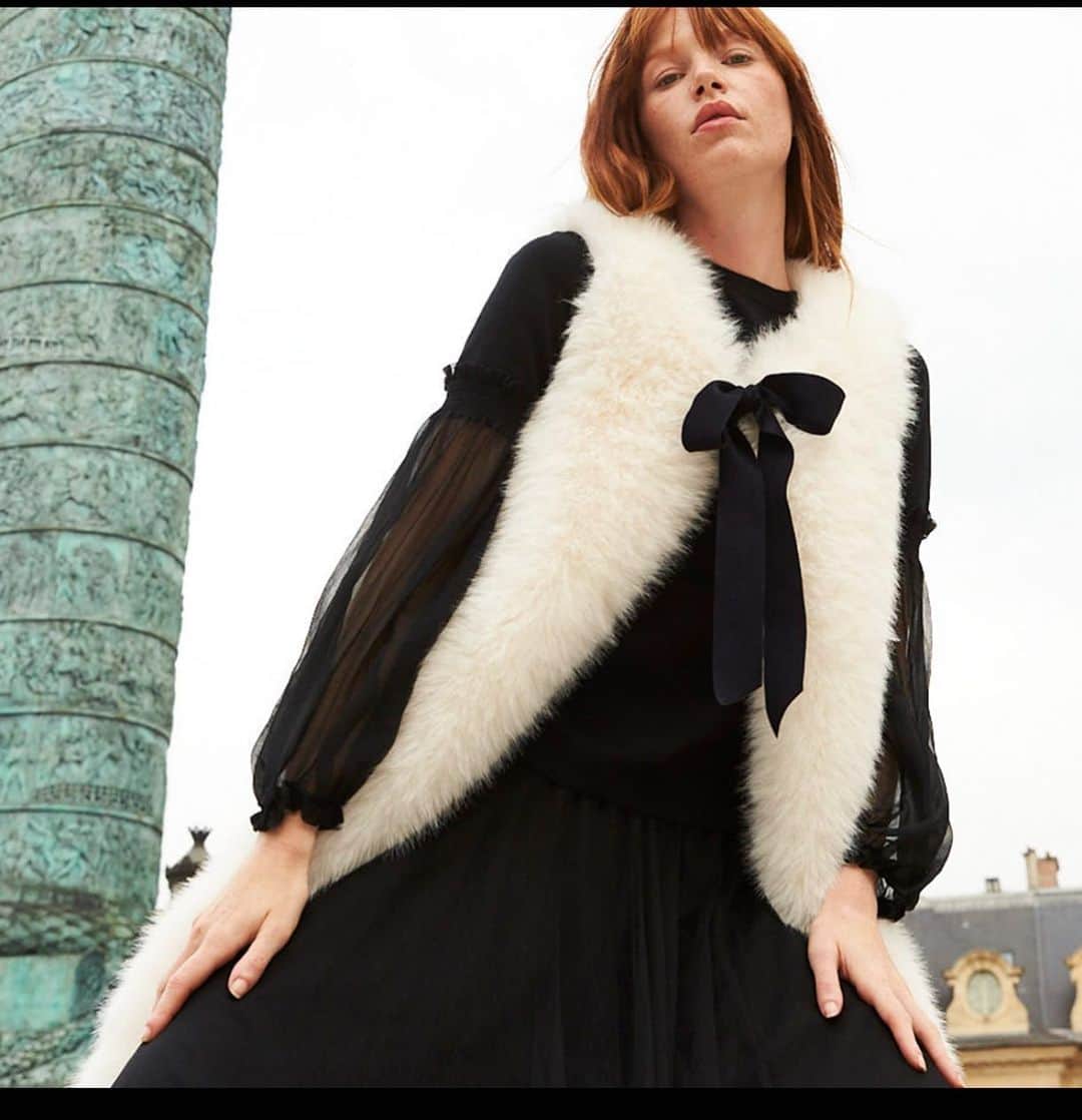 のインスタグラム：「UNDERSTATED ELEGANCE Lemönplet proudly presents our autumn and winter collection pursuing the chic beauty that naturally exudes from the elegant styling of Parisienne. Throughout our pieces, we aim to express a Parisienne look that comes out from comfort and freedom. We express such styles in the streets, daily activities, and offices of Paris. From outers to tops and skirts, our pieces are classy and confident at the same time relaxed and comfortable. We opt for neutral tones and classic shades that allow convenient mix and match. Discover Lemönplet's tasteful items that will add a touch of Parisienne Chic to your style for this autumn and winter! #LemonpletParis #Lemonplet #Paris #lemonplet_women #Lemonplet_ParisienneCollection」