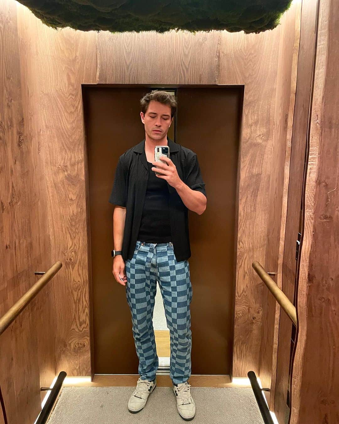 のインスタグラム：「The last night in London was a treat 😋🛌🥩🍷 @1hotel.mayfair」