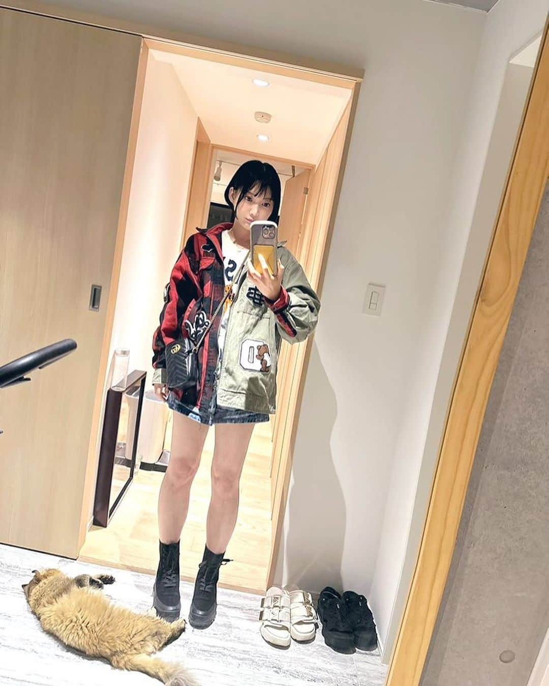 木下ゆうかのインスタグラム：「髪切ったー！いっせいさんいつもありがとう🥺✨ お芋もらったんやけどめっちゃ美味しかった！つくば にある かいつか ってお店のお芋なんやって！ このジャケット好きすぎて最近こればっかり着てしまう😂 焼き鳥食べて帰った☺️ 今日も幸せな1日❤️ @issey_ohara  ジャケットはダブルスタンダード #かいつか  #焼き芋」