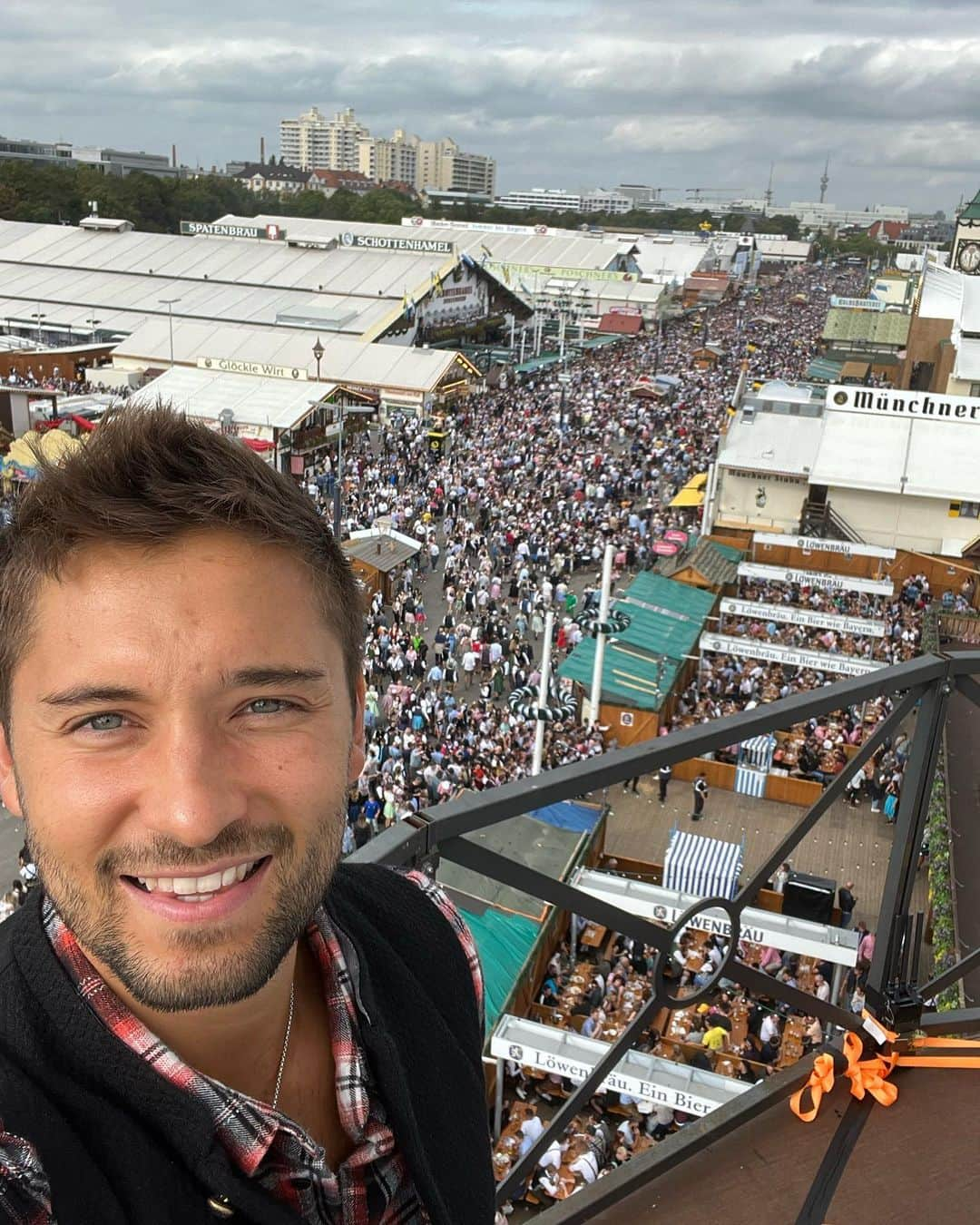 モリッツ・ライトナーさんのインスタグラム写真 - (モリッツ・ライトナーInstagram)「Wiesn 2023 ✅ See U next year 🙈😉😈🍻 #wiesn #friends #fun #munich #fam #oktoberfest #enjoy #love #münchen #goodtimes」10月5日 23時51分 - moleitner5