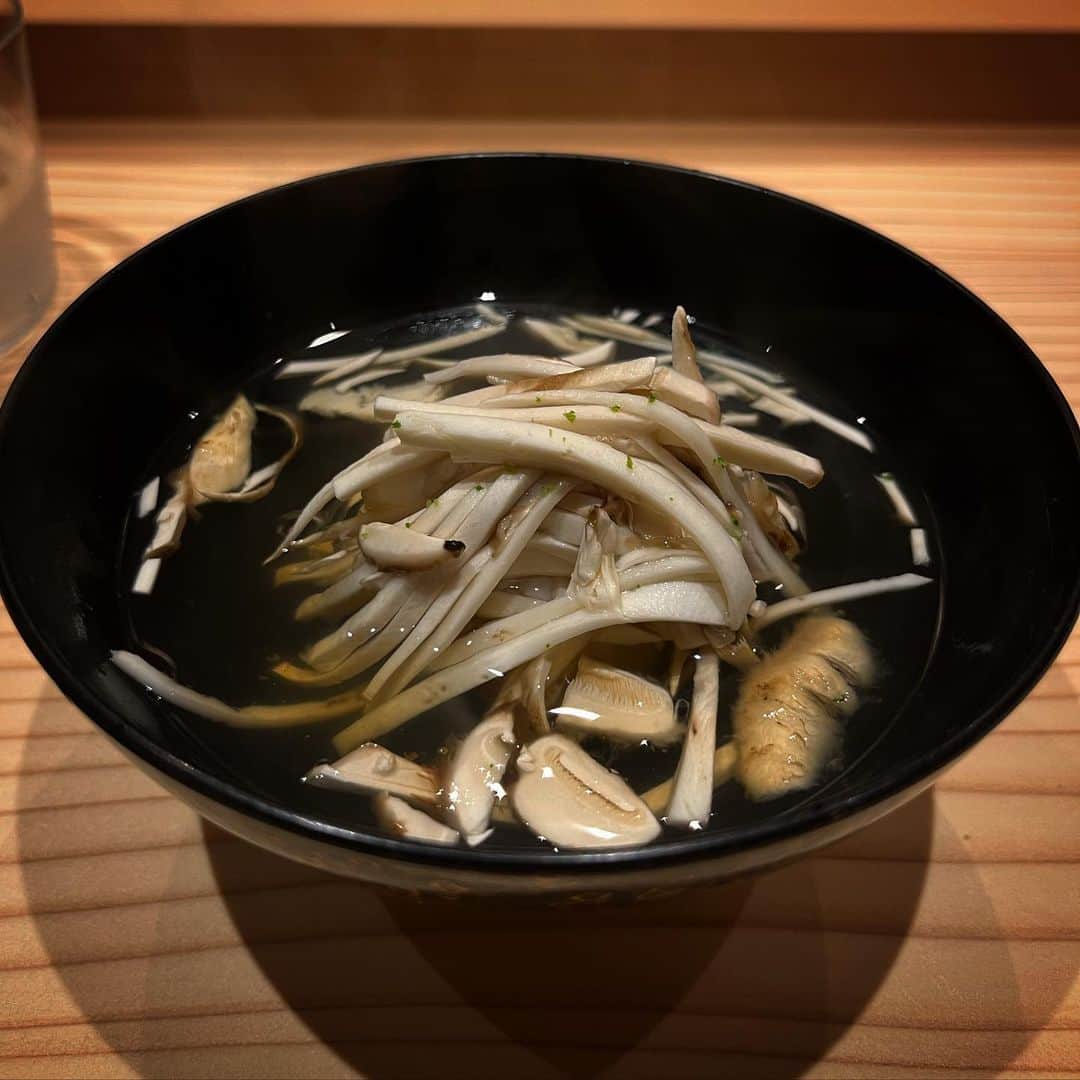 マッスル坂井さんのインスタグラム写真 - (マッスル坂井Instagram)「ごめん。松茸。こういうの食べてるタイプのおじさんだってあんまりバレたくなかったけど隠せなかった。」10月5日 23時58分 - super_sasadango_machine