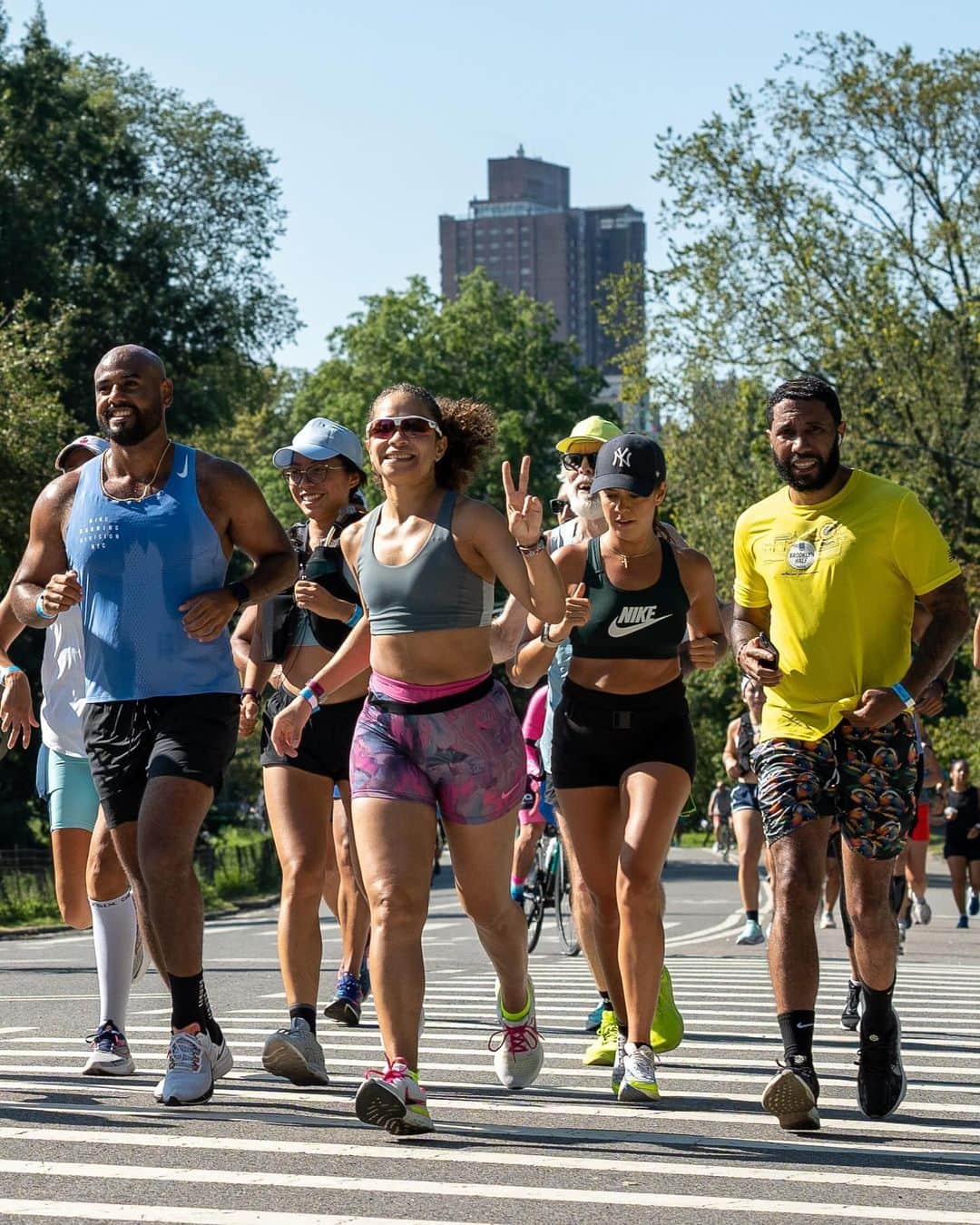 NikeNYCさんのインスタグラム写真 - (NikeNYCInstagram)「Uptown runs together.  Every single week. And step-by step, we’re always moving towards our running goals.  Join us every Saturday at 8am for a weekly Long Run. We meet at the Nike Track & Field Center at The Armory. Sign up using the link in bio and tag @nikenyc when you run!  📸: @weligsander  #TogetherForNYC #TogetherForTheRun」10月6日 0時01分 - nikenyc