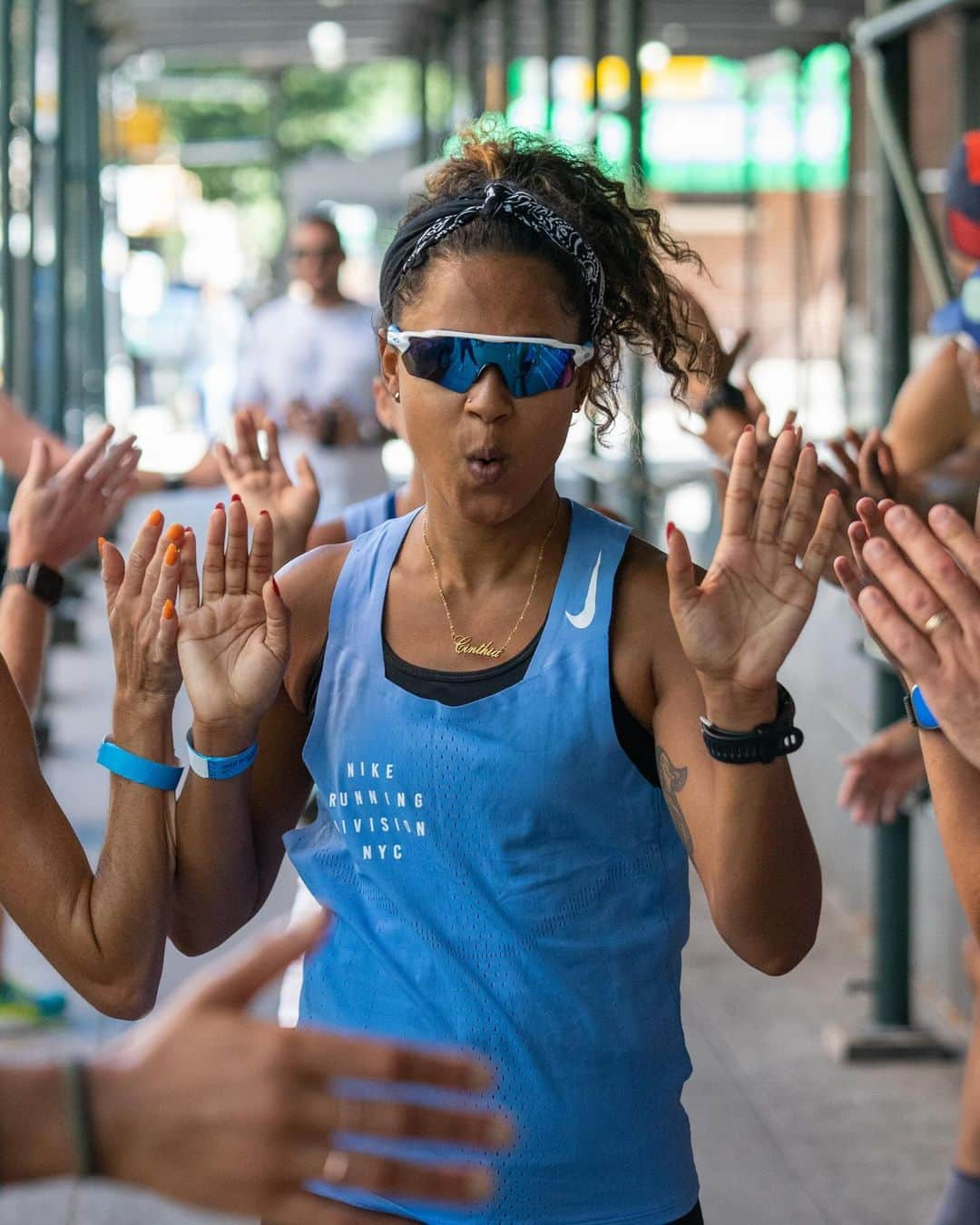 NikeNYCのインスタグラム：「Uptown runs together.  Every single week. And step-by step, we’re always moving towards our running goals.  Join us every Saturday at 8am for a weekly Long Run. We meet at the Nike Track & Field Center at The Armory. Sign up using the link in bio and tag @nikenyc when you run!  📸: @weligsander  #TogetherForNYC #TogetherForTheRun」