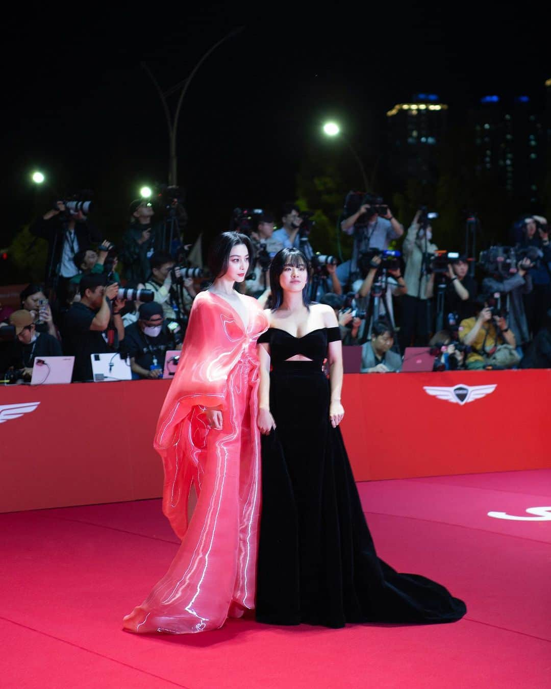 ファン・ビンビンさんのインスタグラム写真 - (ファン・ビンビンInstagram)「The 28th Busan International Film Festival.  How do you like my jelly dress? 😁」10月6日 0時04分 - bingbing_fan