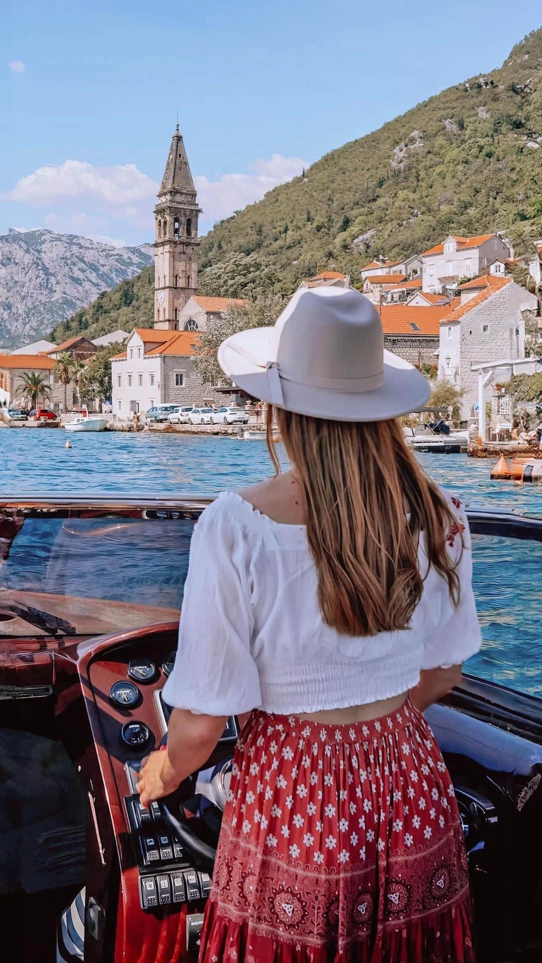 Izkizのインスタグラム：「Nestled along the stunning Adriatic coastline of Montenegro not far from @portonovi is the picturesque area of Boka Bay. With its crystal-clear waters 🌊 rugged cliffs ⛰️ and charming coastal towns 🏘️ Boka Bay is a sailor’s paradise. Actually it’s just a paradise full stop. 😍 Whether you’re a seasoned yachtsman or a novice adventurer, this incredible area promises unforgettable experiences on the water and it’s definitely of my favourite places to go when staying at Portonovi 👌 A must-visit destination is the ancient village of Perast, home to the enchanting islands of Our Lady of the Rocks and St. George, where you can drop anchor and immerse yourself in the rich cultural heritage of the region. 🇲🇪 AD #Portonovi #TheAddressThatBecomesYourHome #AdriaticHaven #Montenegro」