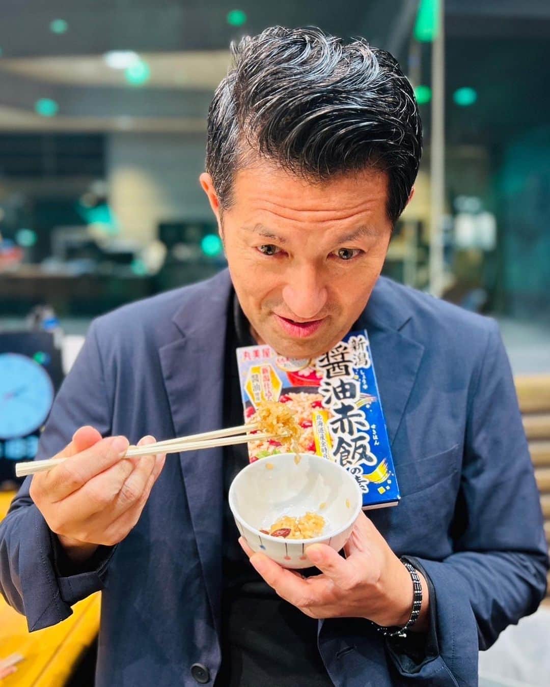 TBSラジオ「ジェーン・スー 生活は踊る」さんのインスタグラム写真 - (TBSラジオ「ジェーン・スー 生活は踊る」Instagram)「. 新コーナー GOO GOOD！グルメハンター🍚 初回は、#新潟 県#長岡市 の 「#醤油赤飯 🍚」  さいっこうに美味しかったんですが みなさんのお家のお赤飯は 甘い？しょっぱい？？ そんな話にも！  #生活は踊る  #ジェーンスー  #小笠原亘 #池田陽子」10月6日 0時10分 - seikatsu954905
