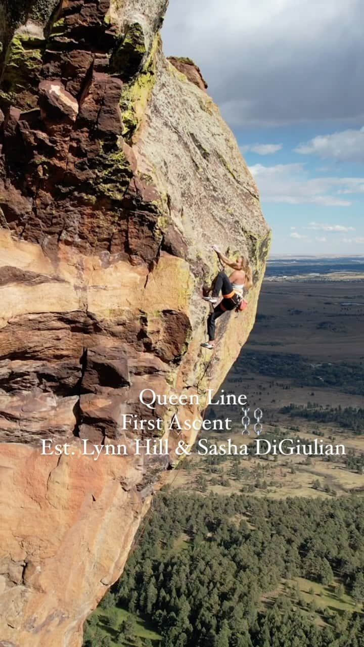 サッシャ・ディギーリアンのインスタグラム：「Queen Line, Flatirons, CO ⛓️ 🧗‍♀️  Footage by @scottcrady  #climbing」