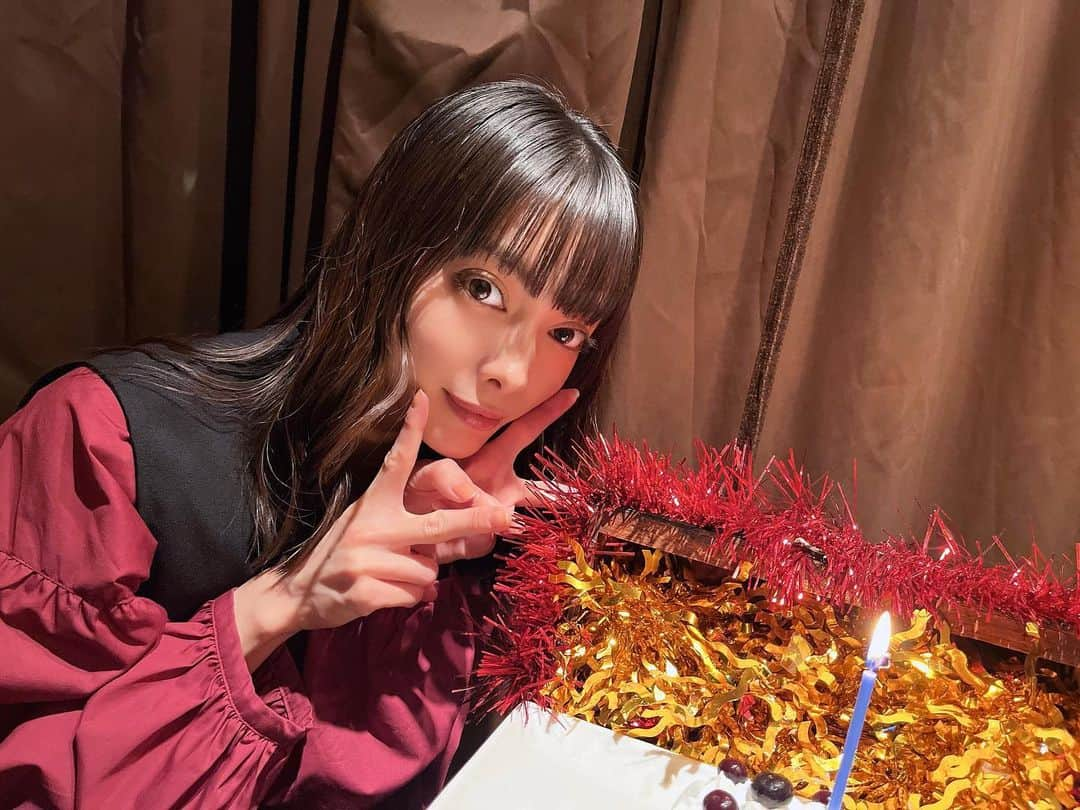 MIOのインスタグラム：「. お誕生日を迎えることができました☺️ いつもいつも応援ありがとうございます✨テレビや舞台をみてくださってる皆さんの声も、ぜんぶ力になってます！ そして今日、ちょうどマネージャーさんから嬉しい報告が！！ また皆さんにいい報告ができそうです！！ これからも応援よろしくお願いします🤍」