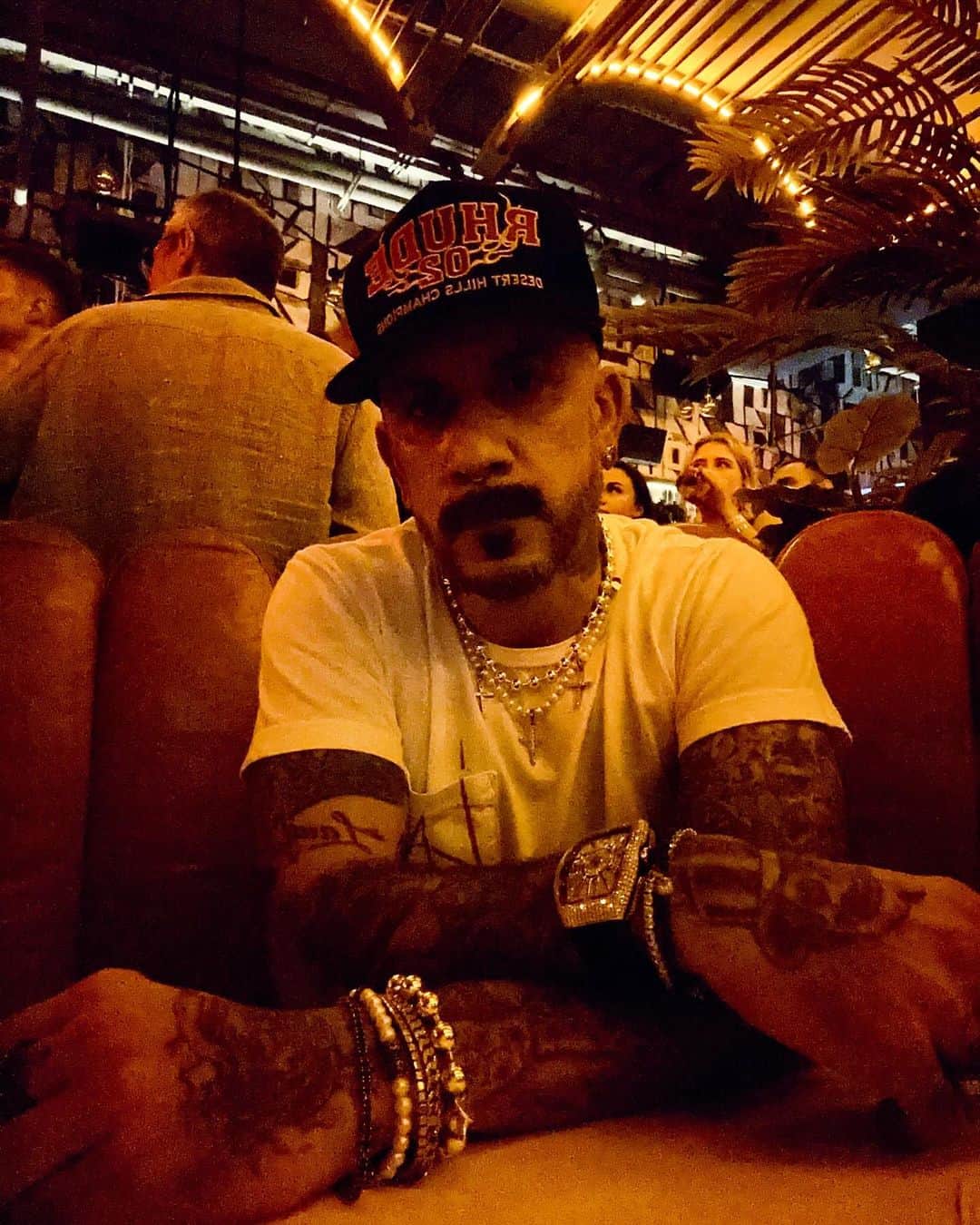A.J.さんのインスタグラム写真 - (A.J.Instagram)「@nbaarabic after party after game 1. What a trip and what a game. #loveabudhabi」10月6日 5時50分 - aj_mclean